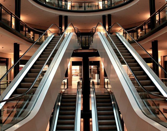 escalator-283448_1920-640x500