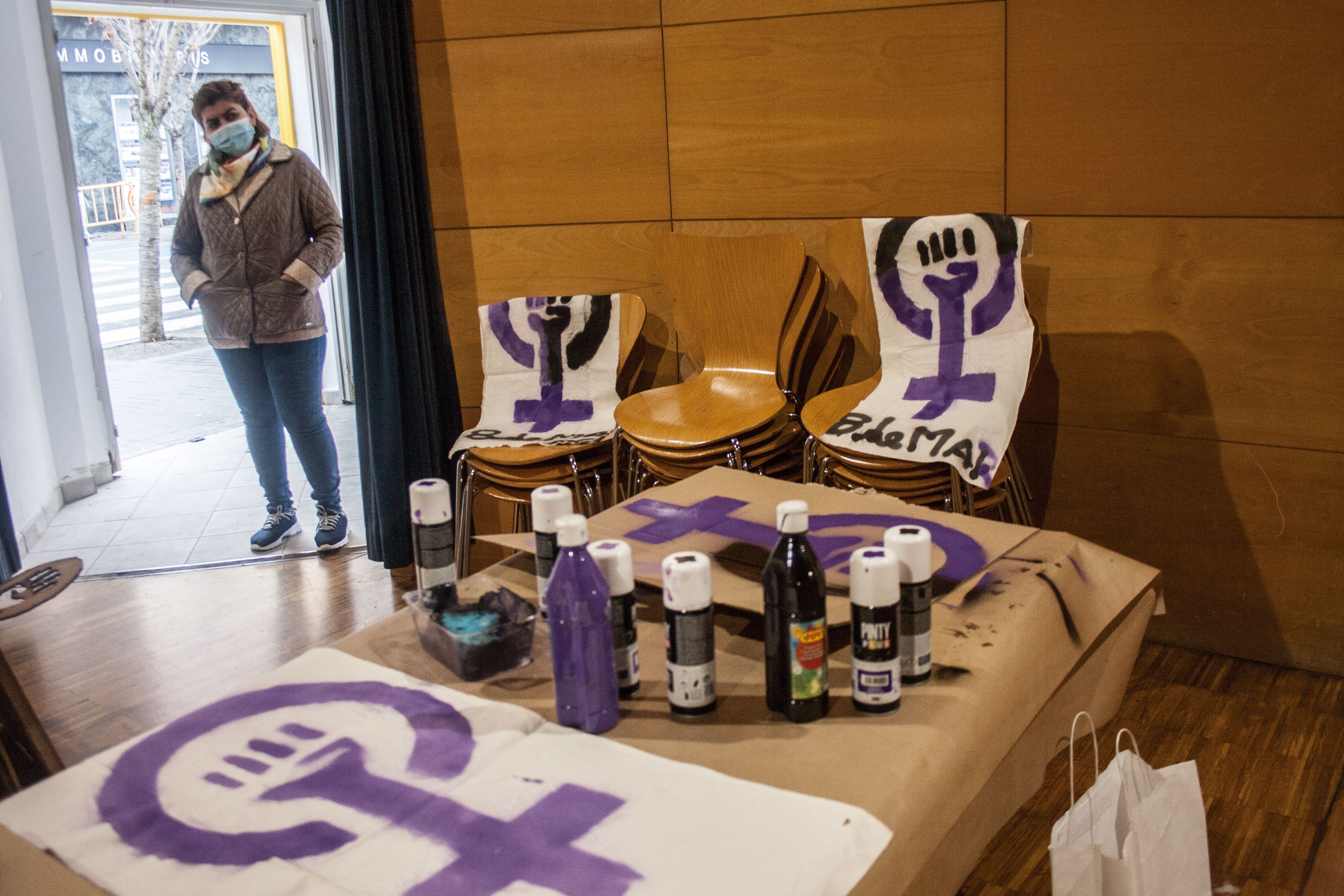 dones taller pancartes