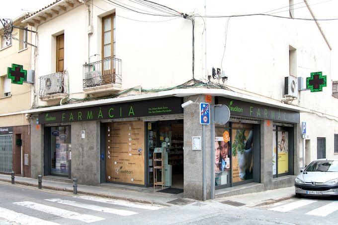 Façana de Farmàcia L'Auditori. FOTO: Cedida
