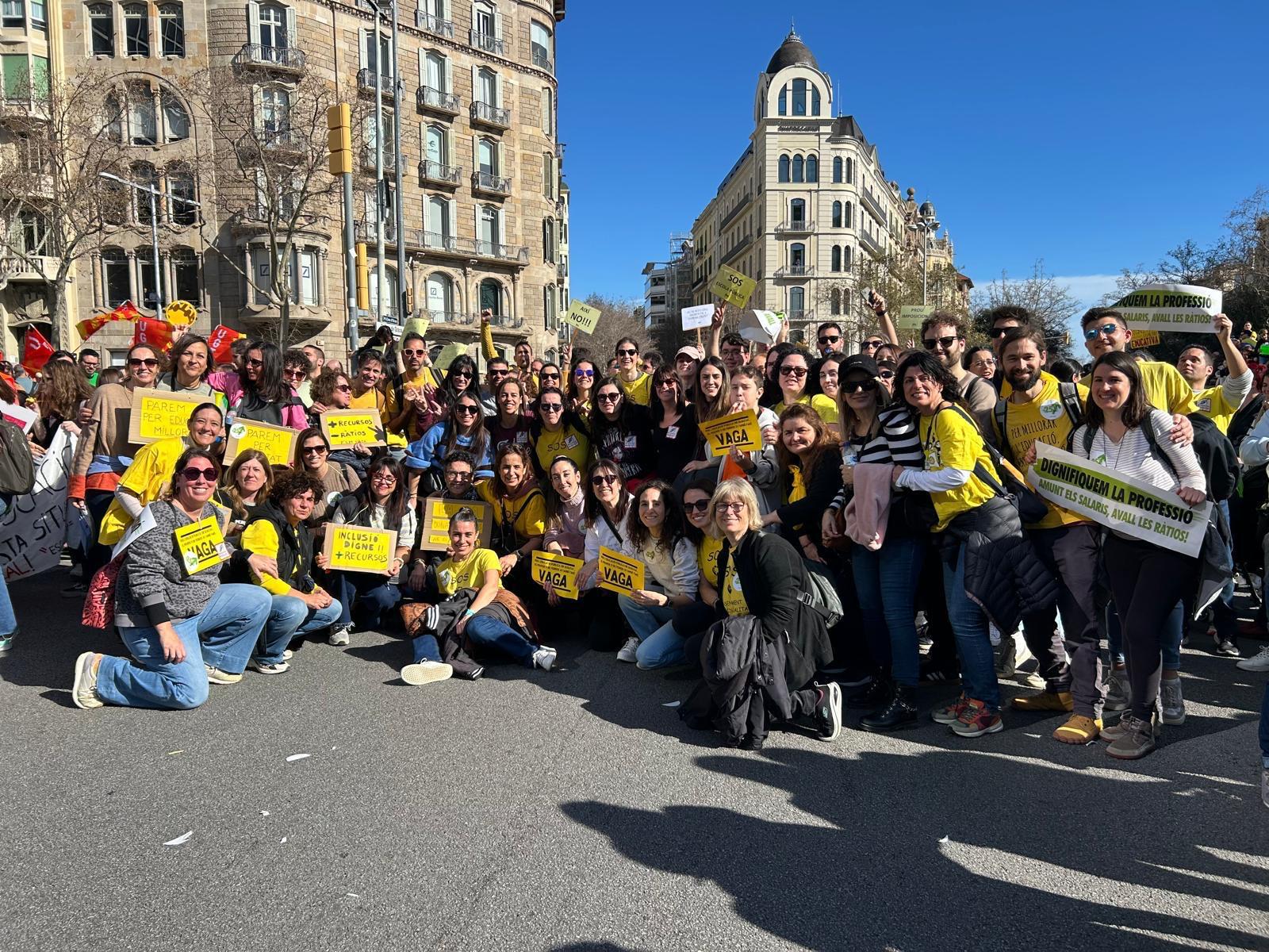 El sector educatiu de Ripollet es manifesta a Barcelona. FOTO: Cedida 
