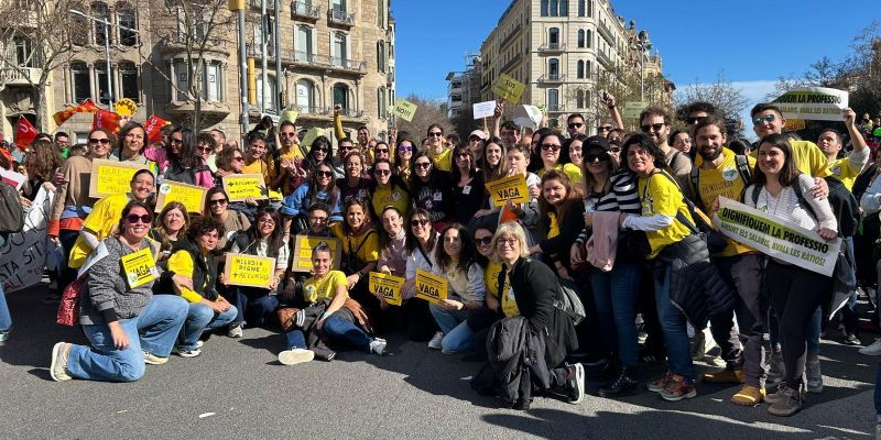 El sector educatiu de Ripollet es manifesta a Barcelona. FOTO: Cedida 