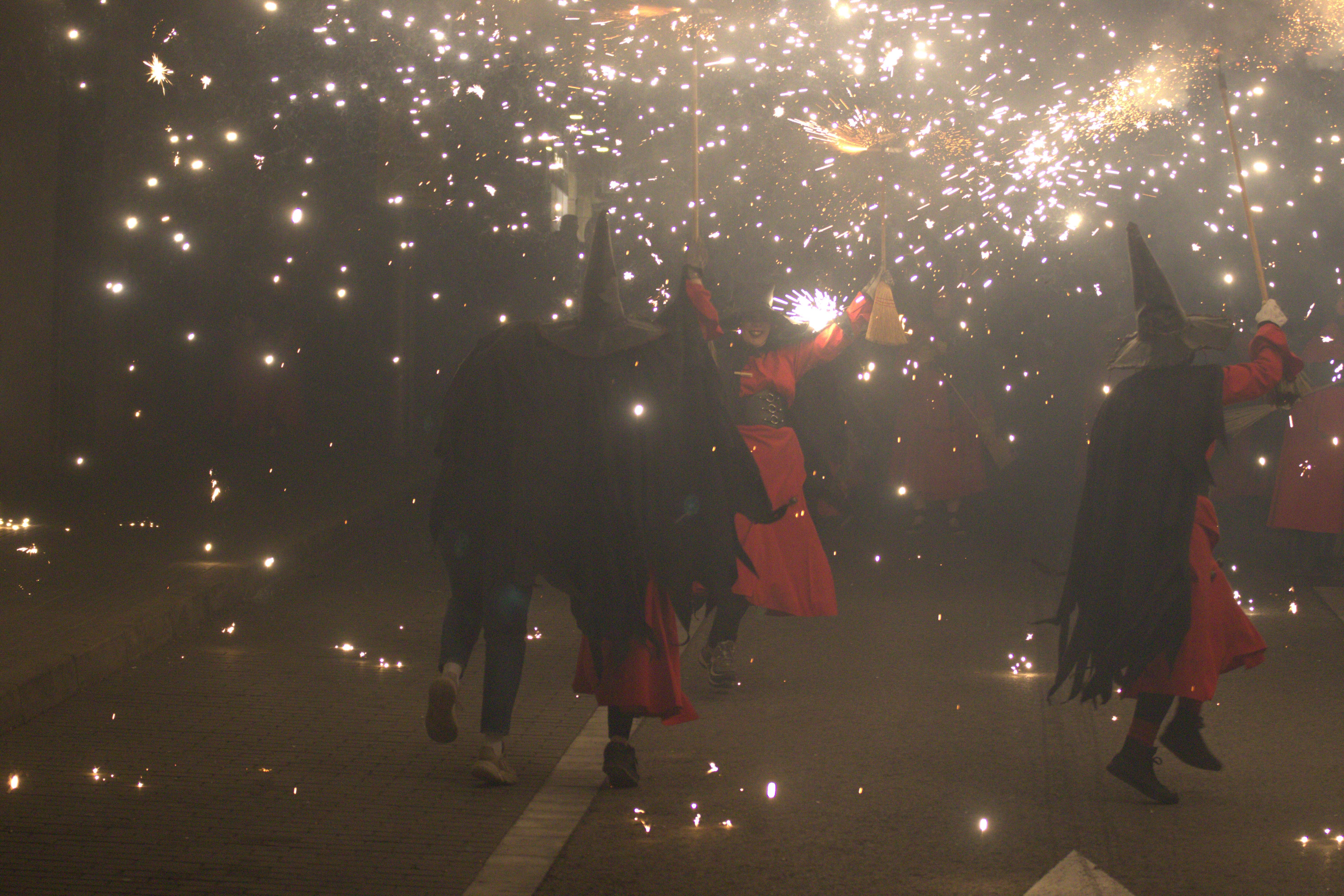 Correfoc dels 30 anys de les Bruixes. FOTO Marc Mata 