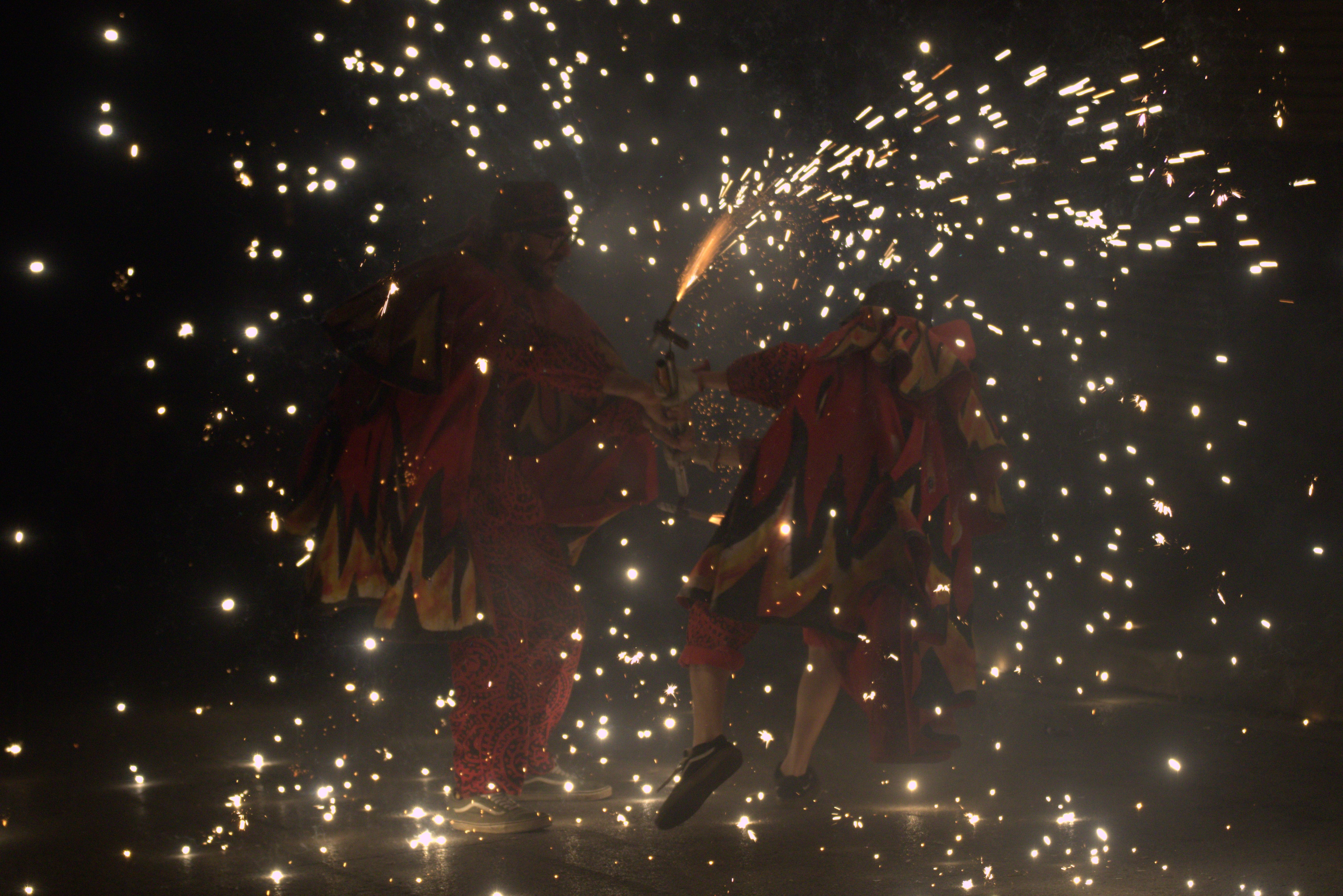 Els diables de Ripollet celebren els 30 anys de les Bruixes. FOTO Marc Mata 
