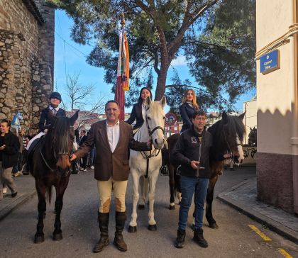 Antoni Fonollet amb les seves filles. FOTO: Marc Mata