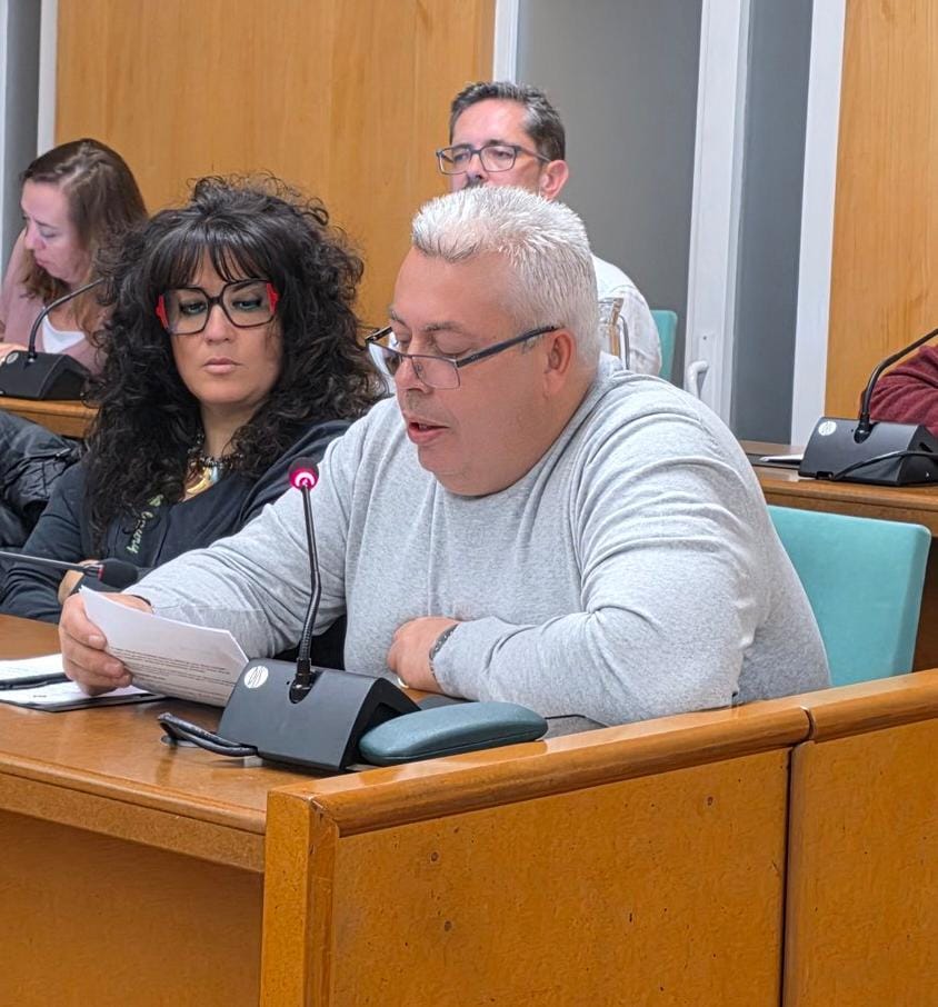 El regidor Manuel Parra presentant la moció. FOTO: Marc Mata 