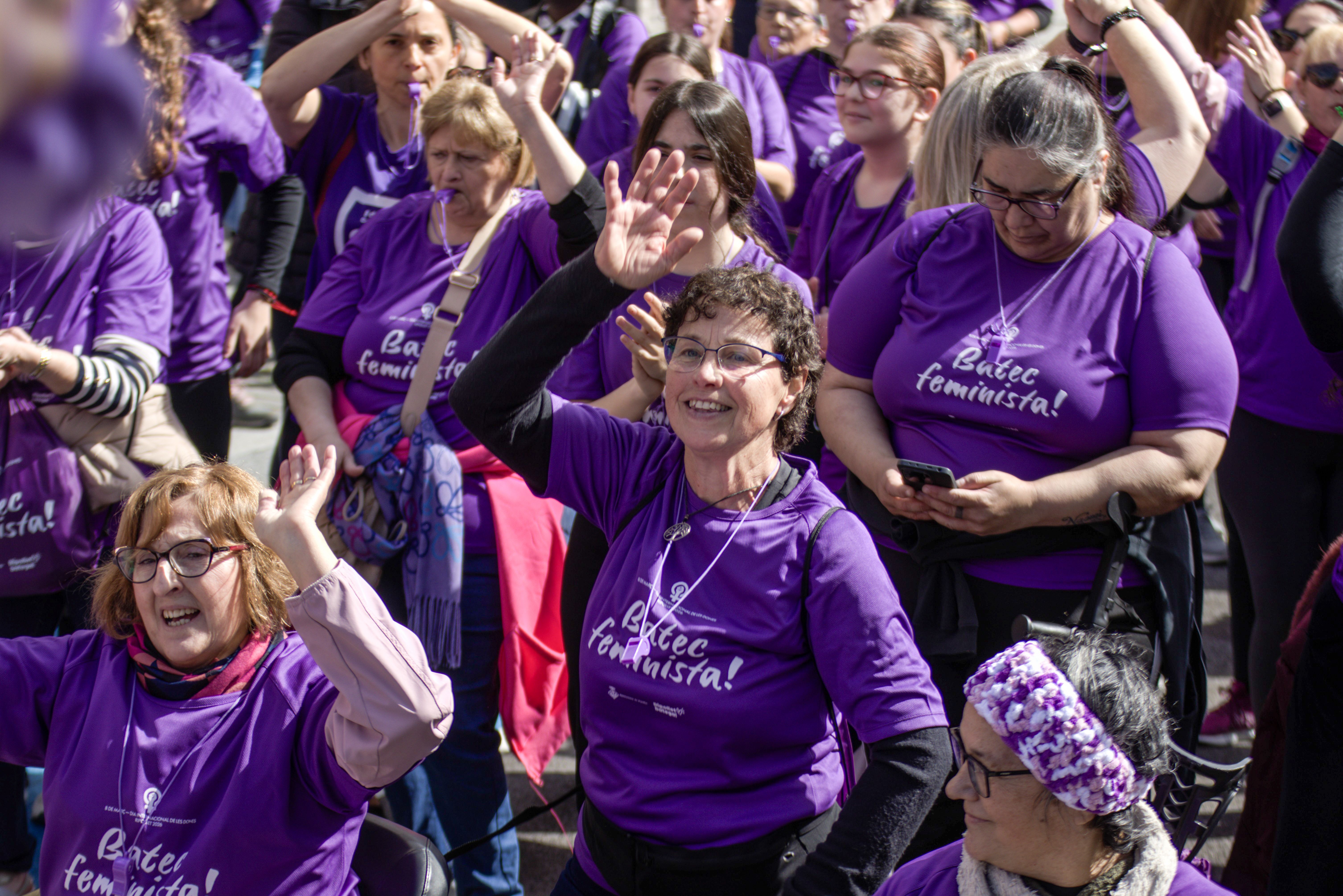 La marxa de les dones ha marcat una jornada festiva i reivindicativa amb motiu del 8M. FOTO: Marc Mata 