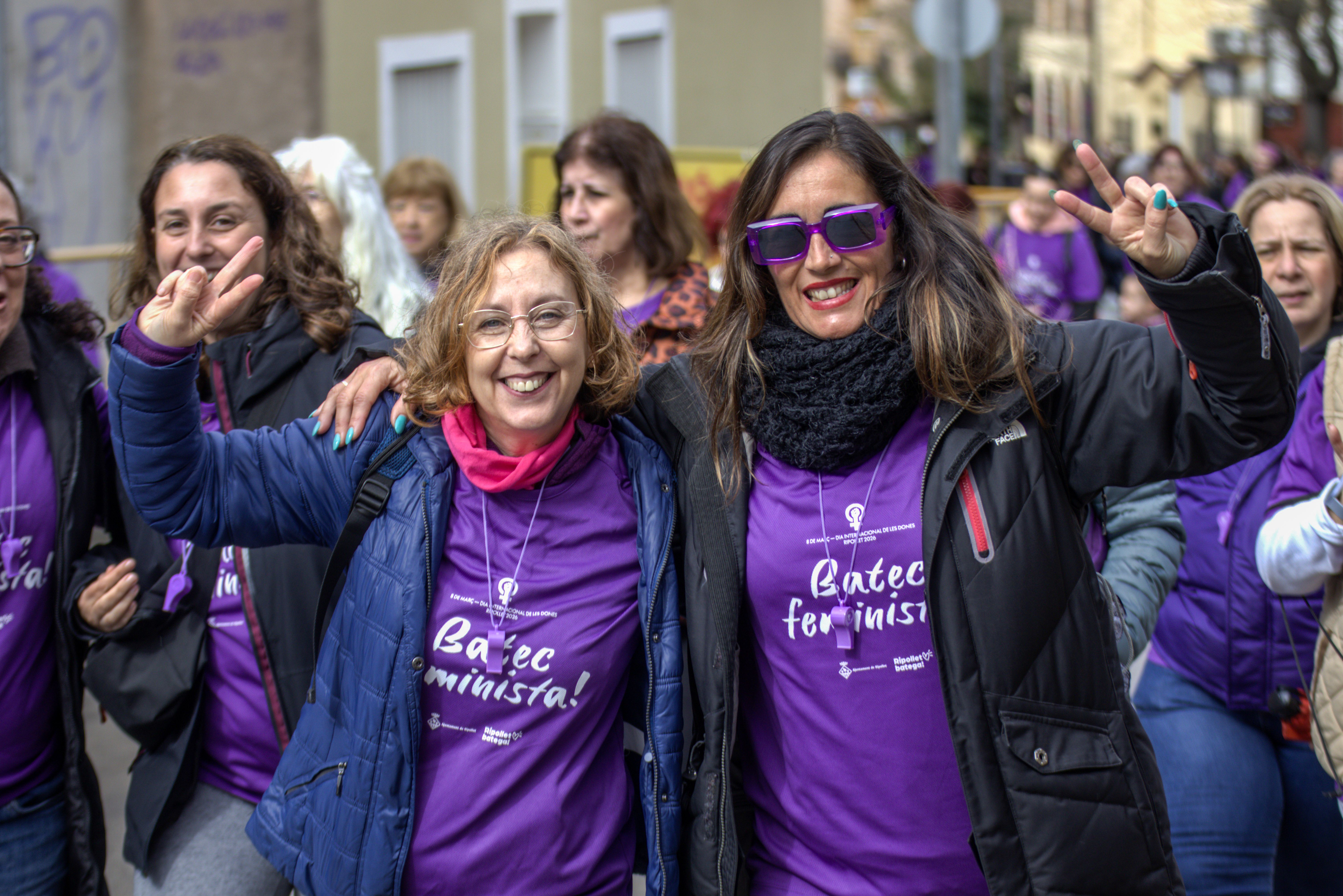 La marxa de les dones ha marcat una jornada festiva i reivindicativa amb motiu del 8M. FOTO: Marc Mata 