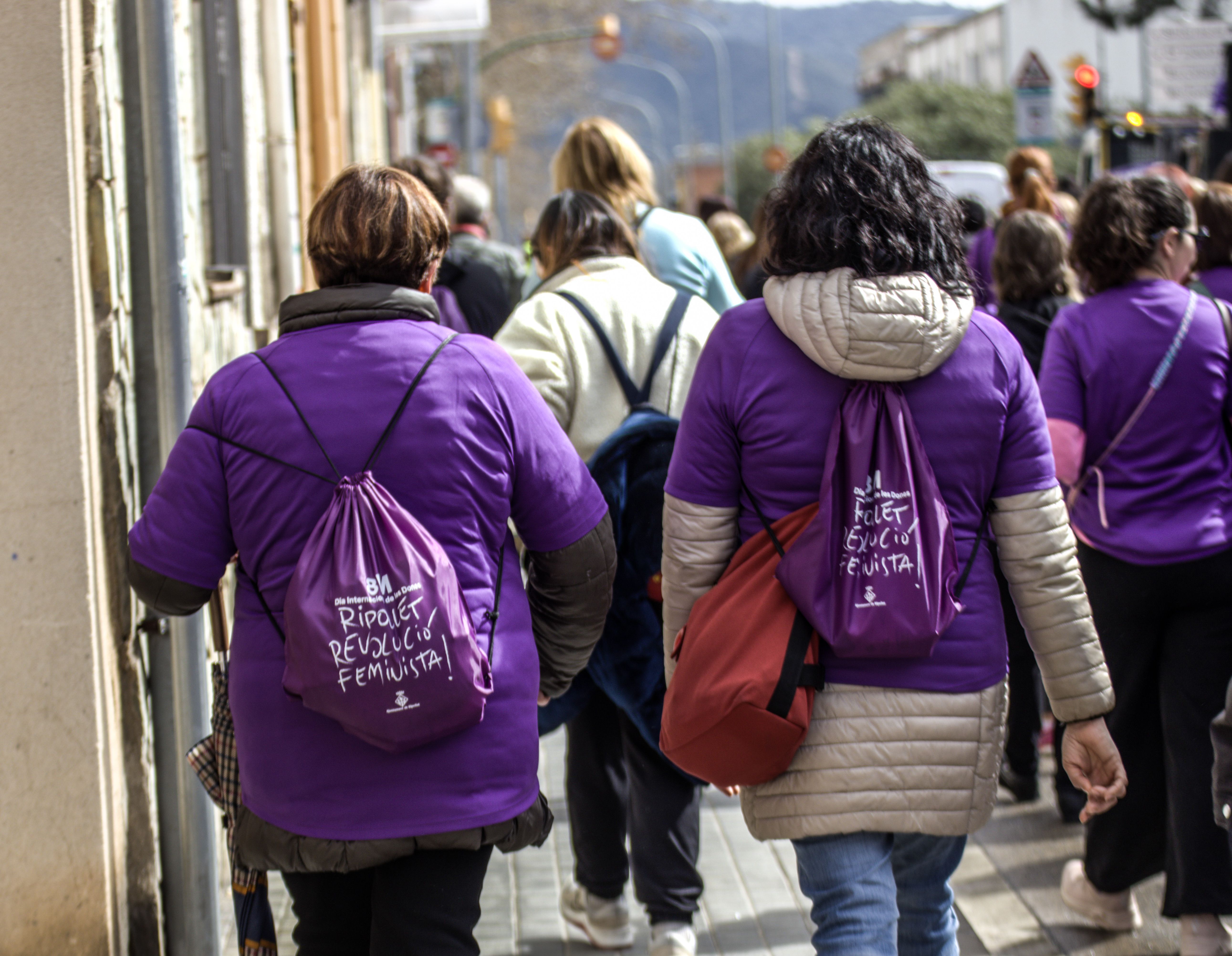 La marxa de les dones ha marcat una jornada festiva i reivindicativa amb motiu del 8M. FOTO: Marc Mata 