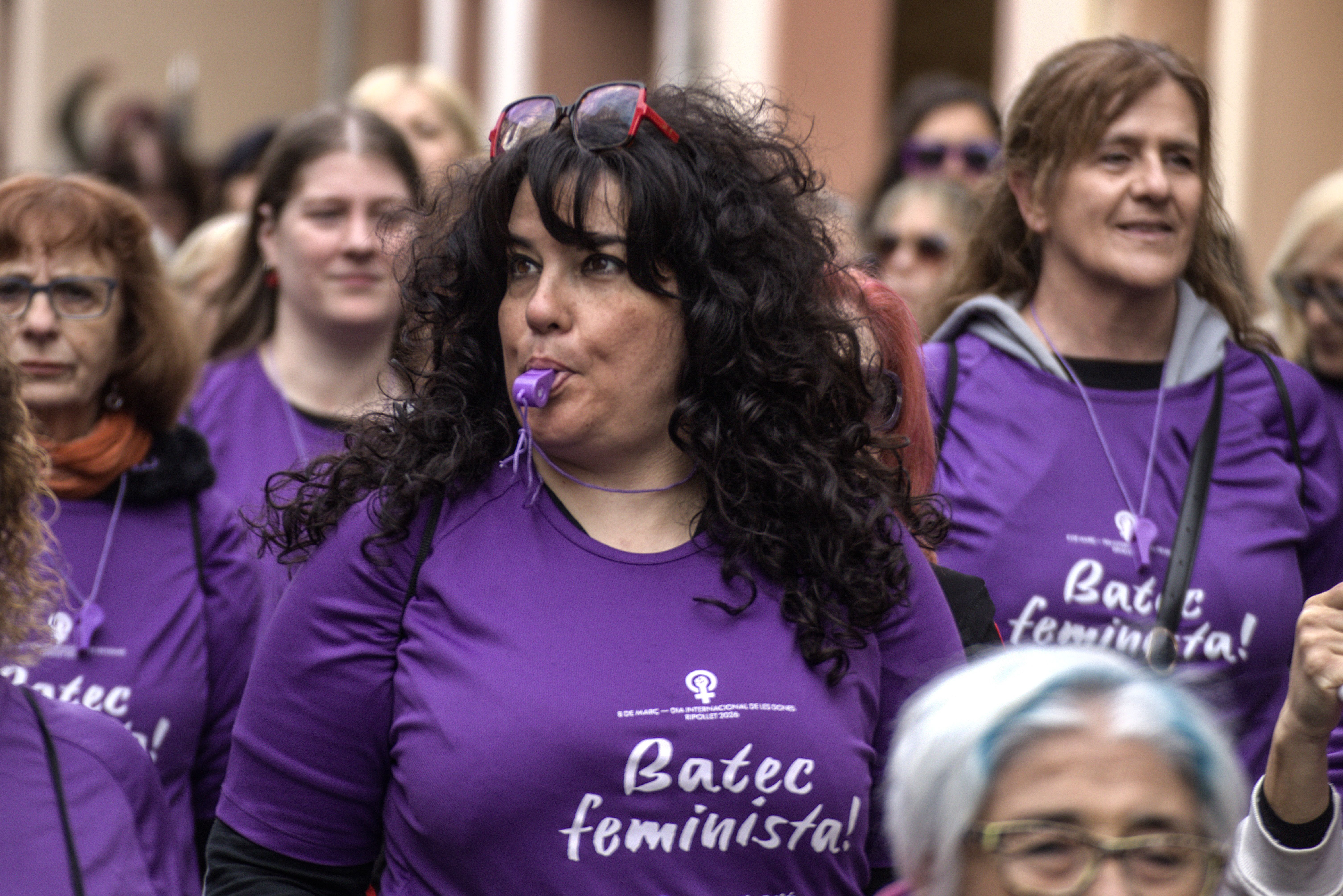 La marxa de les dones ha marcat una jornada festiva i reivindicativa amb motiu del 8M. FOTO: Marc Mata 