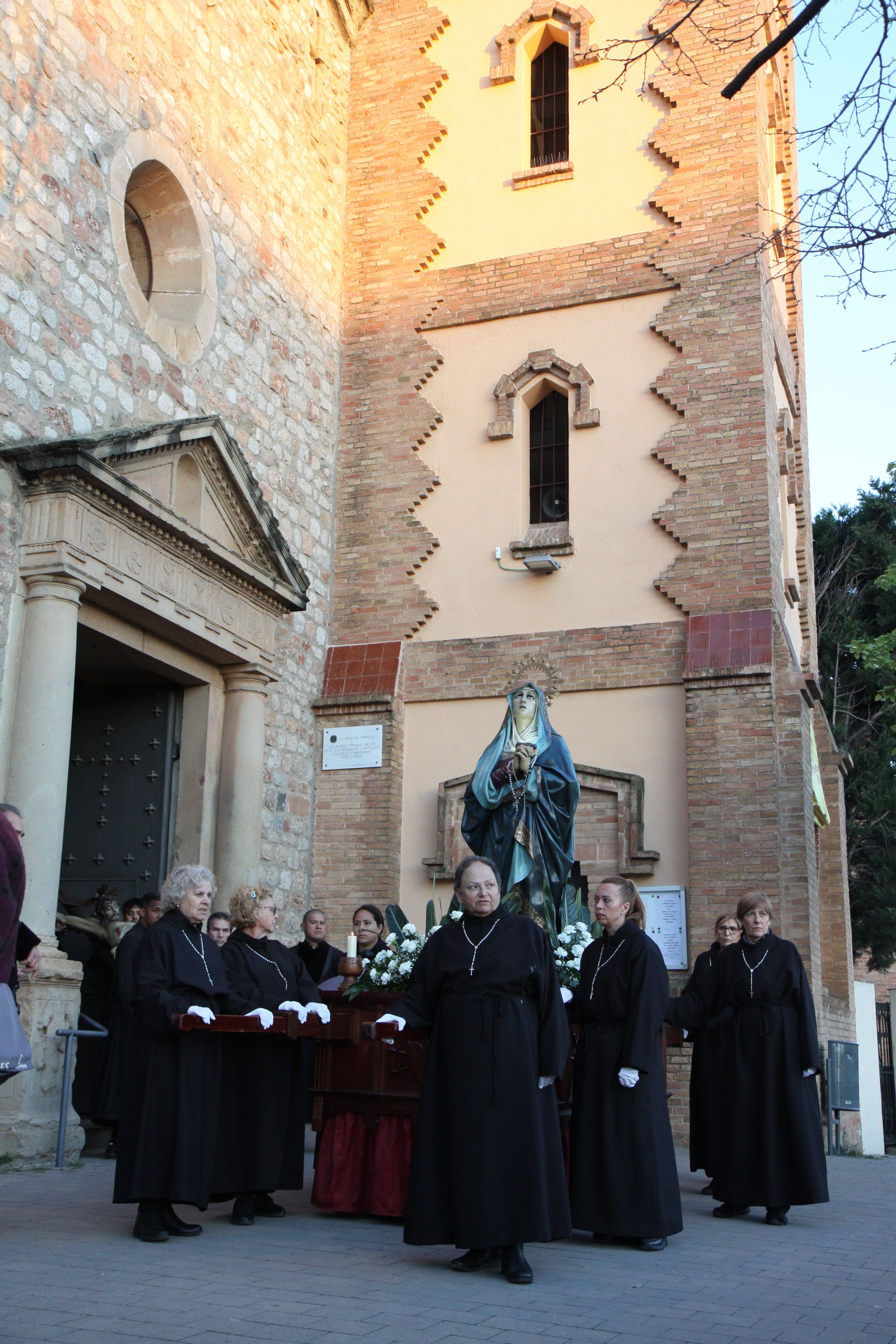 Imatges del Via Crucis de Divendres Sant. Foto: Laia Jubany