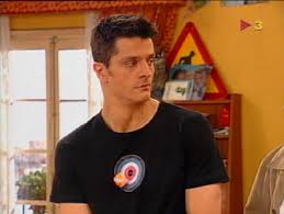 L’actor Joel Joan a plats bruts.