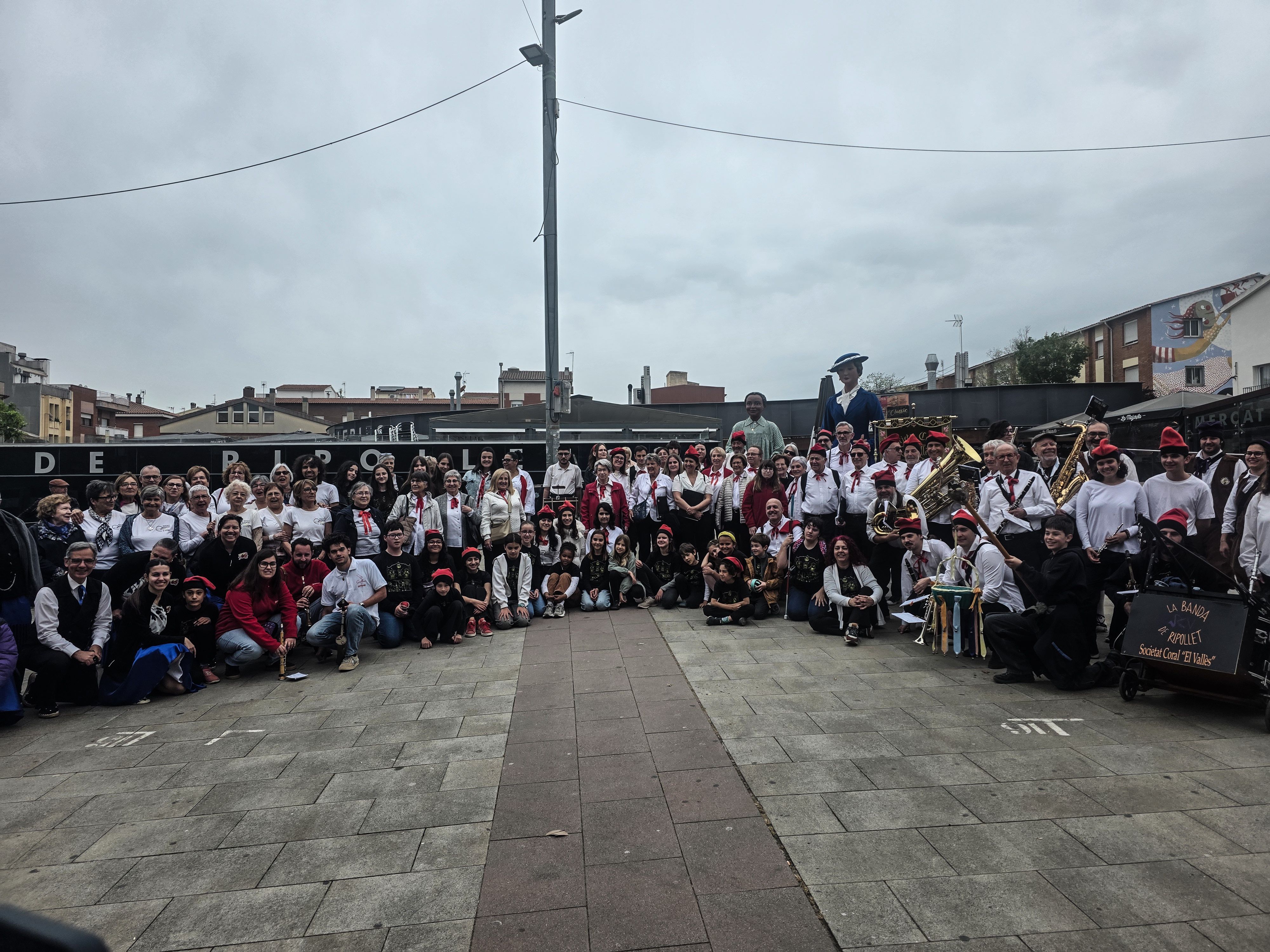 Les caramelles tornen a omplir els carrers de Ripollet. FOTO: Marc Mata
