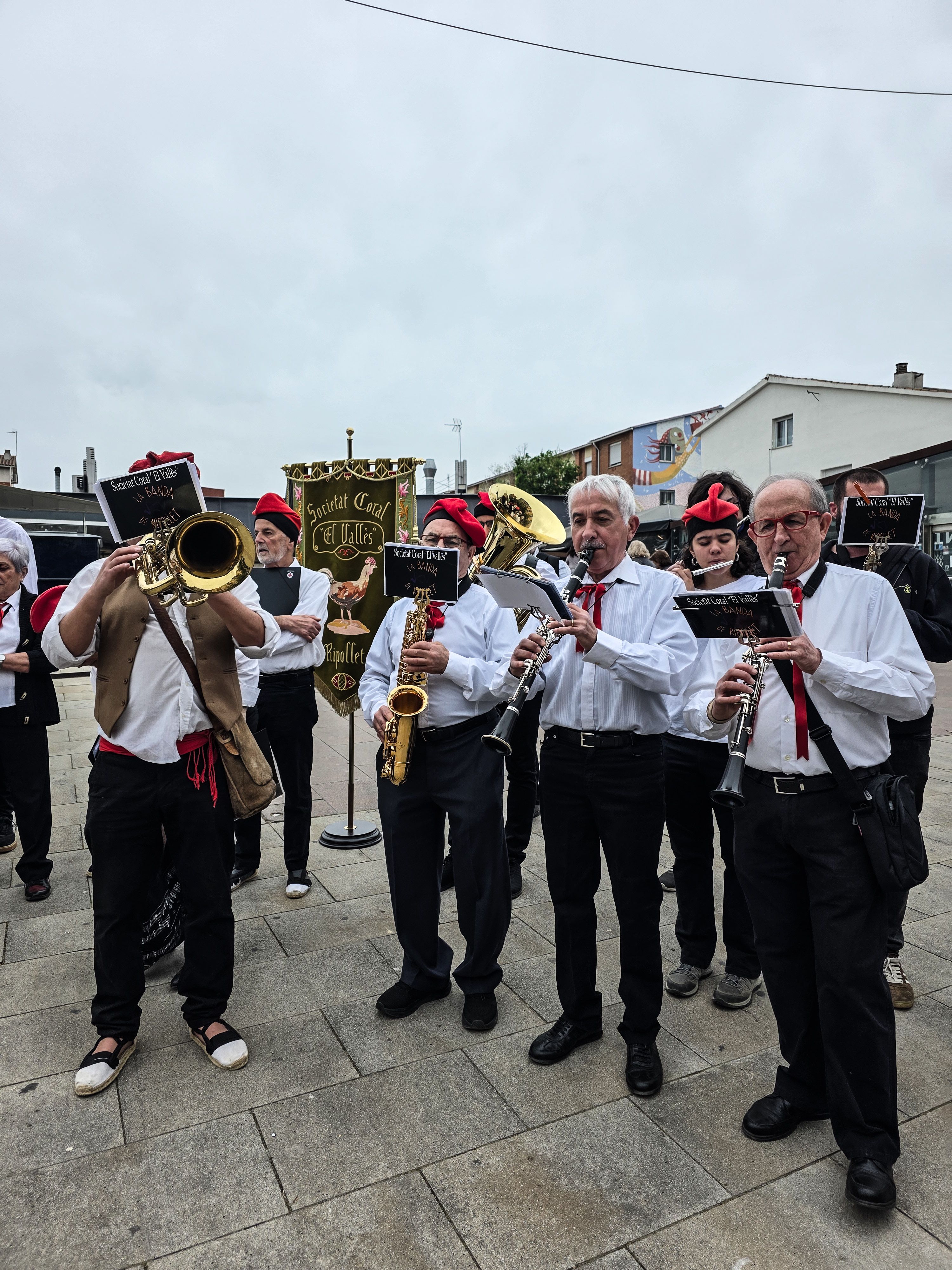 Les caramelles tornen a omplir els carrers de Ripollet. FOTO: Marc Mata