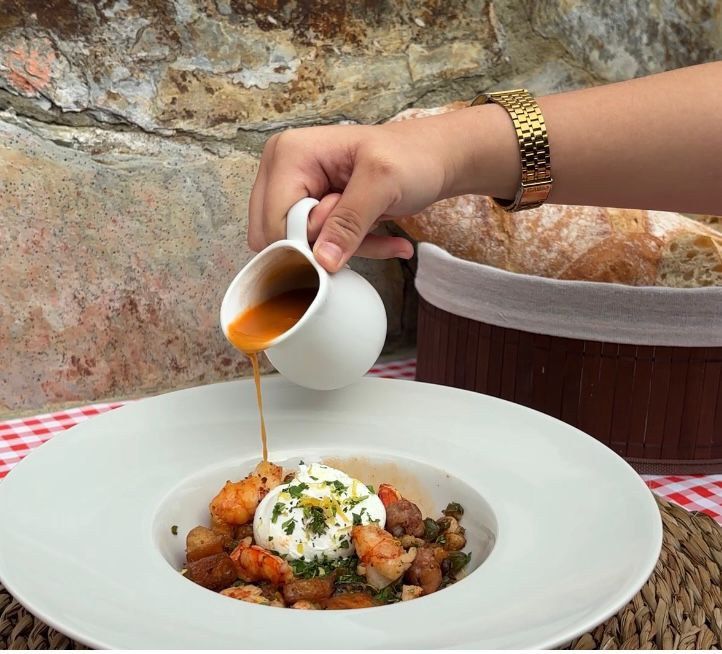 El plat finalista presentat pel PFI d'Auxiliar de cuina "Migas mar i muntanya" FOTO Ajuntament de Ripollet