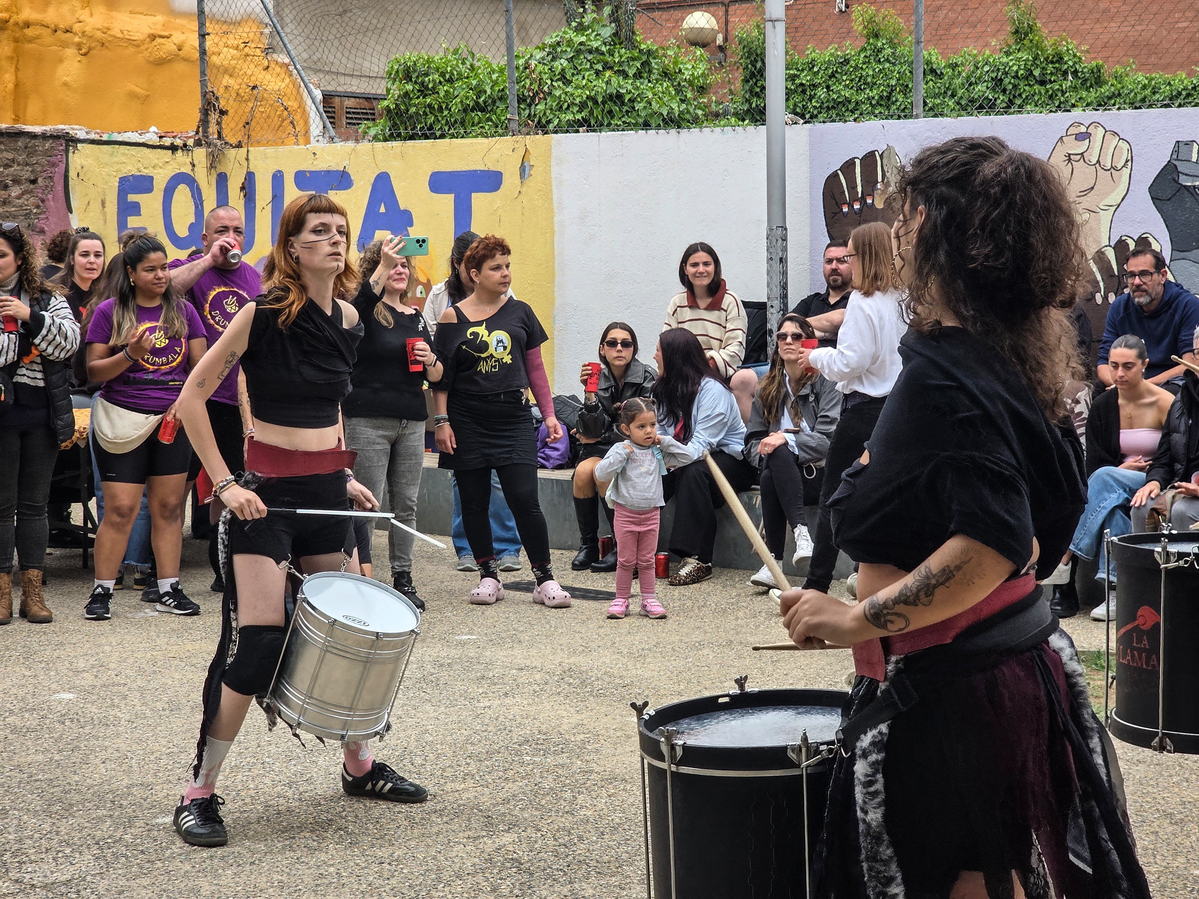 La Flama, colla tabalera no mixta de Bruixes. FOTO: Marc Mata