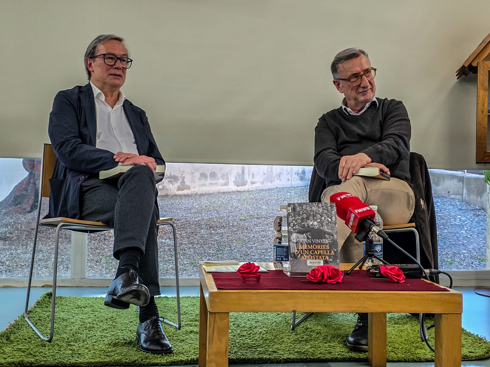 Josep Maria Vinyes presenta les 'Memòries d'un capellà apòstata' sobre la història del seu pare. FOTO: Marc Mata