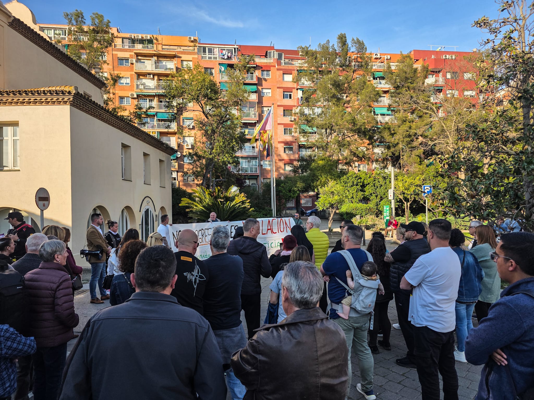 Protesta silenciosa convocada a través de xarxes socials. FOTO Marc Mata 