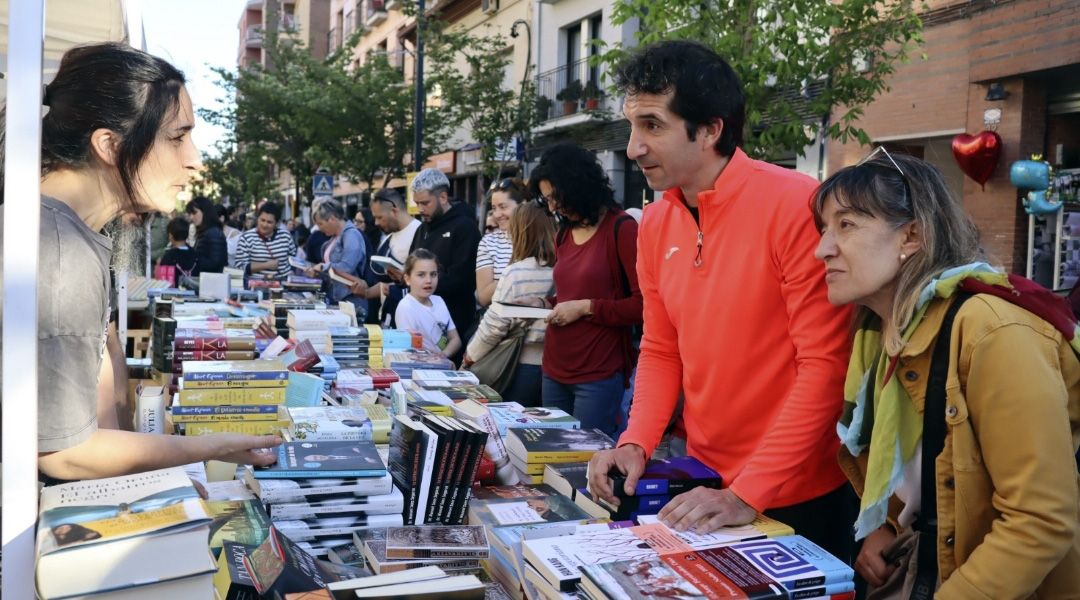 Diada de Sant Jordi 2025 a Ripollet. FOTO: Marc Mata