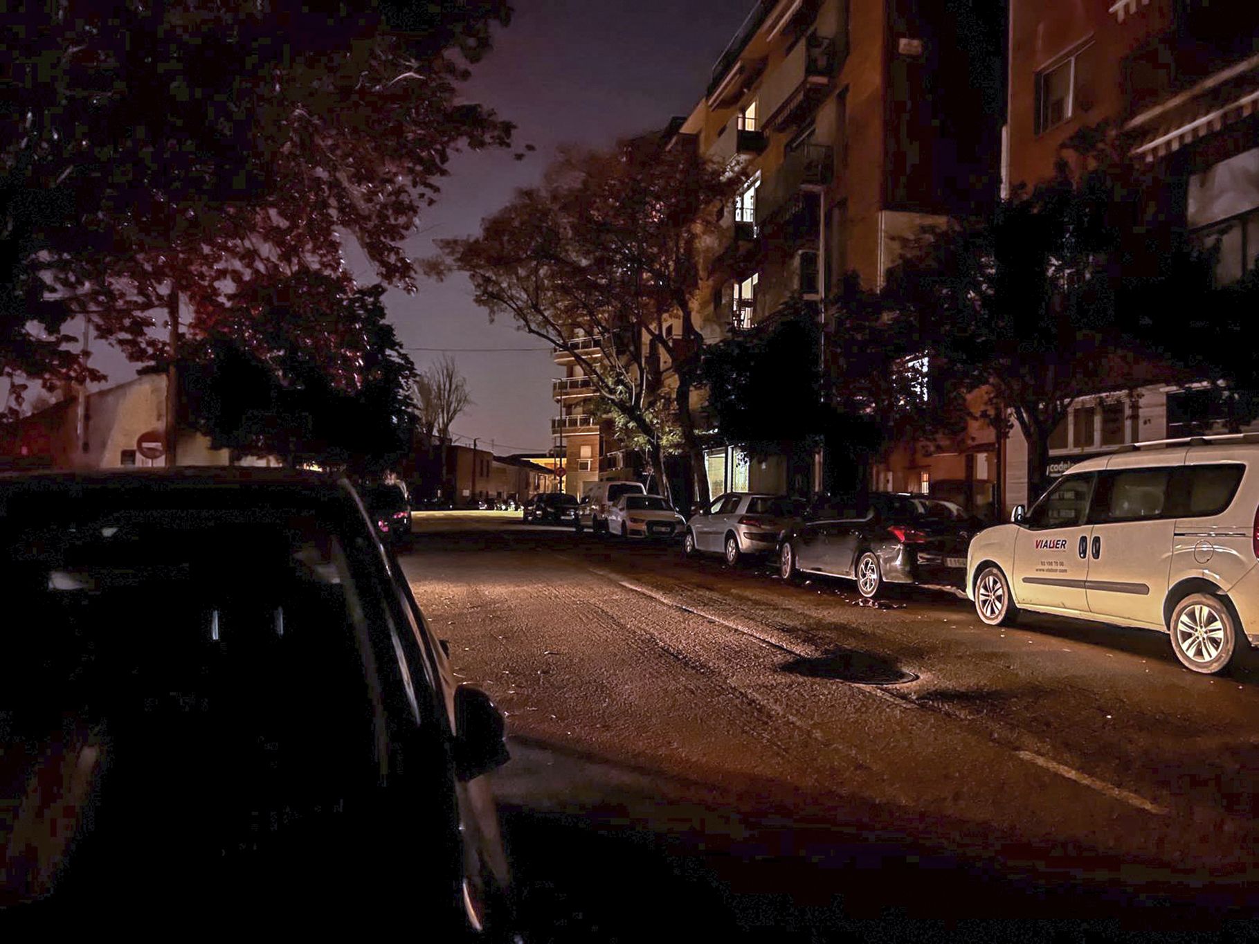 Carrer dels Afores a les fosques fa just un any. FOTO: Marc Mata 