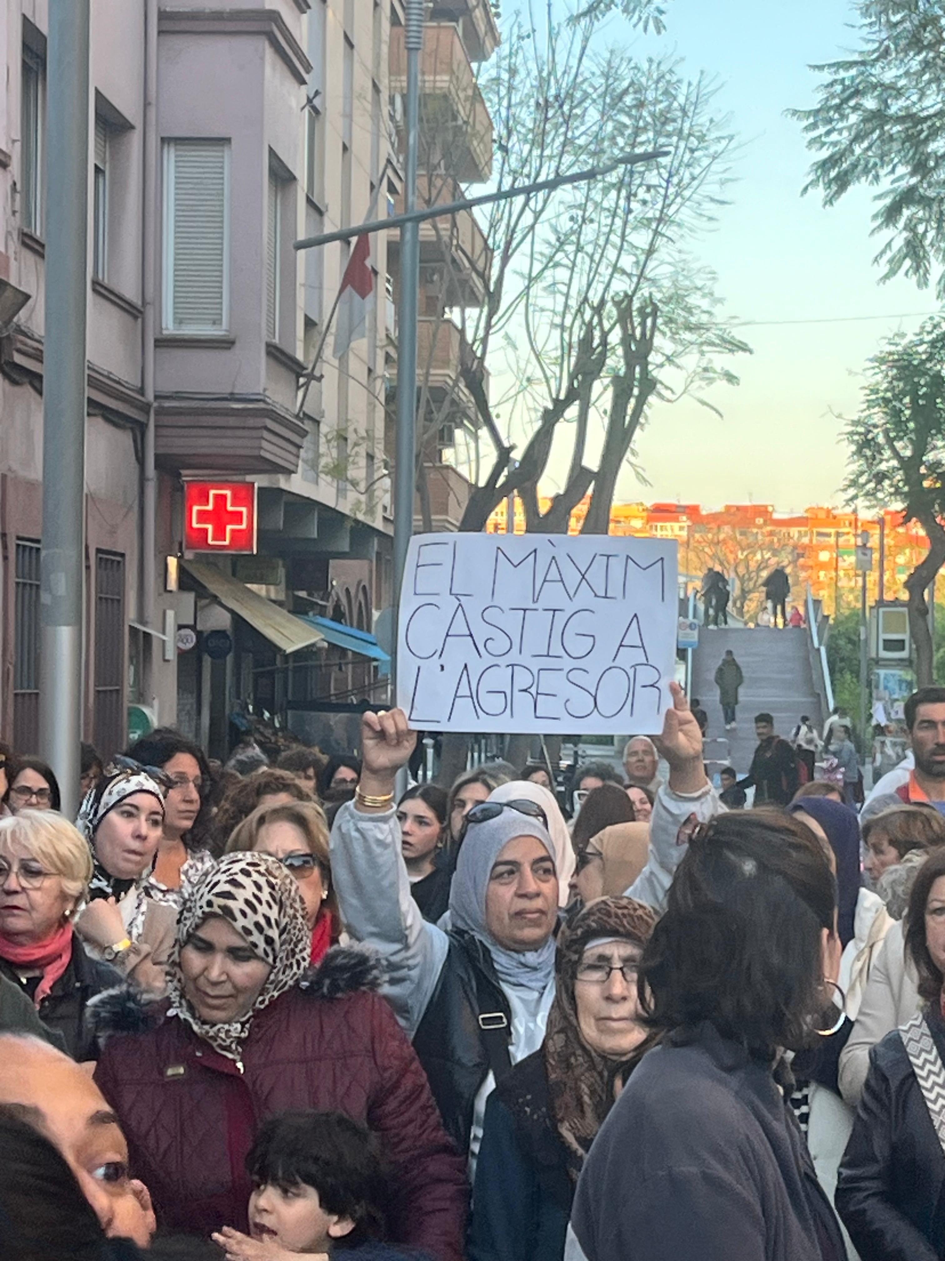 Protesta per la presumpta agressió  sexual a una dona a Ripollet. Foto: Marc M.