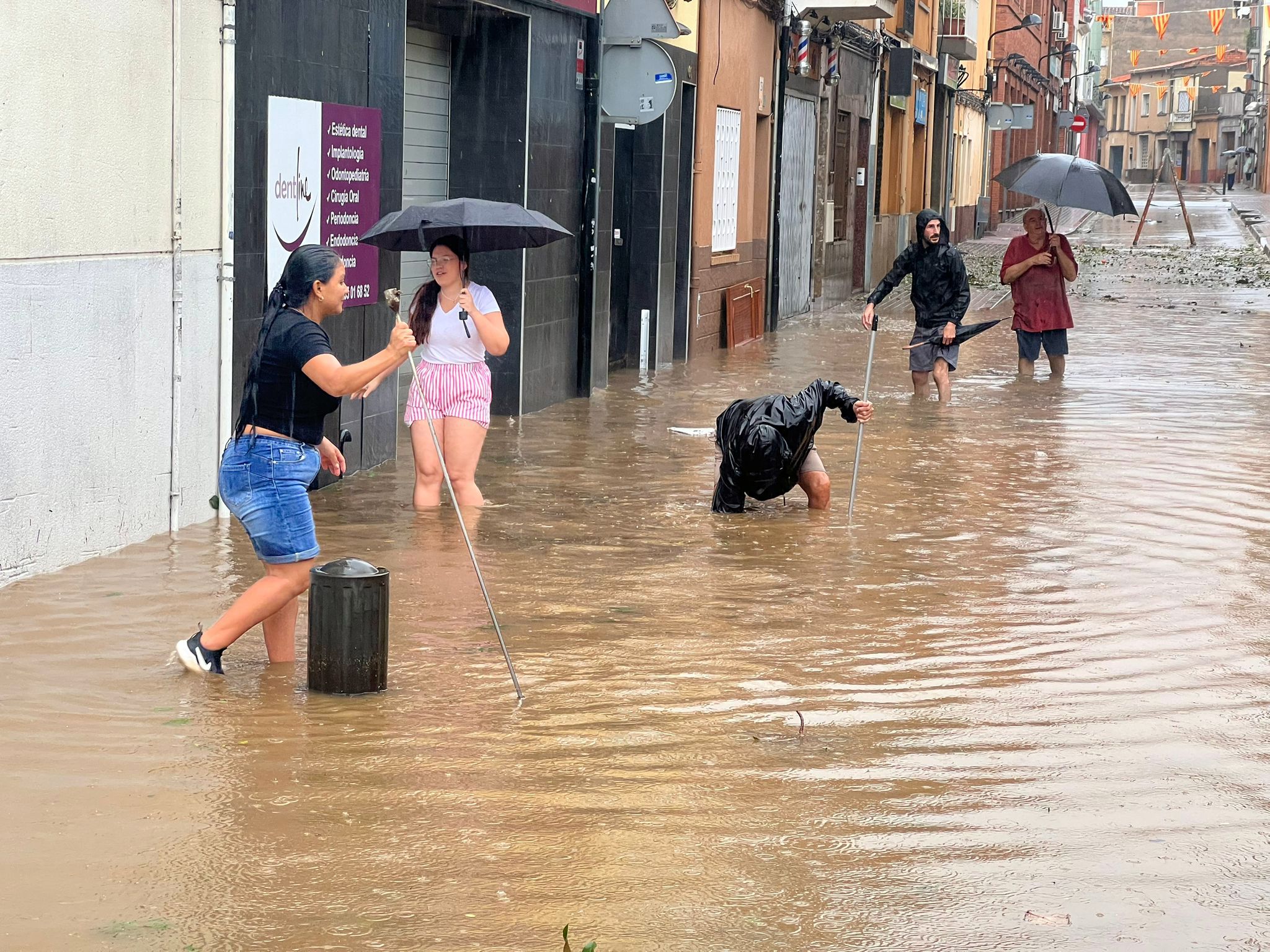 El Servei Meteorològic de Catalunya ha activat un avís de perill per pluja intensa i acumulació de precipitació a Ripollet. FOTO: Marc Mata