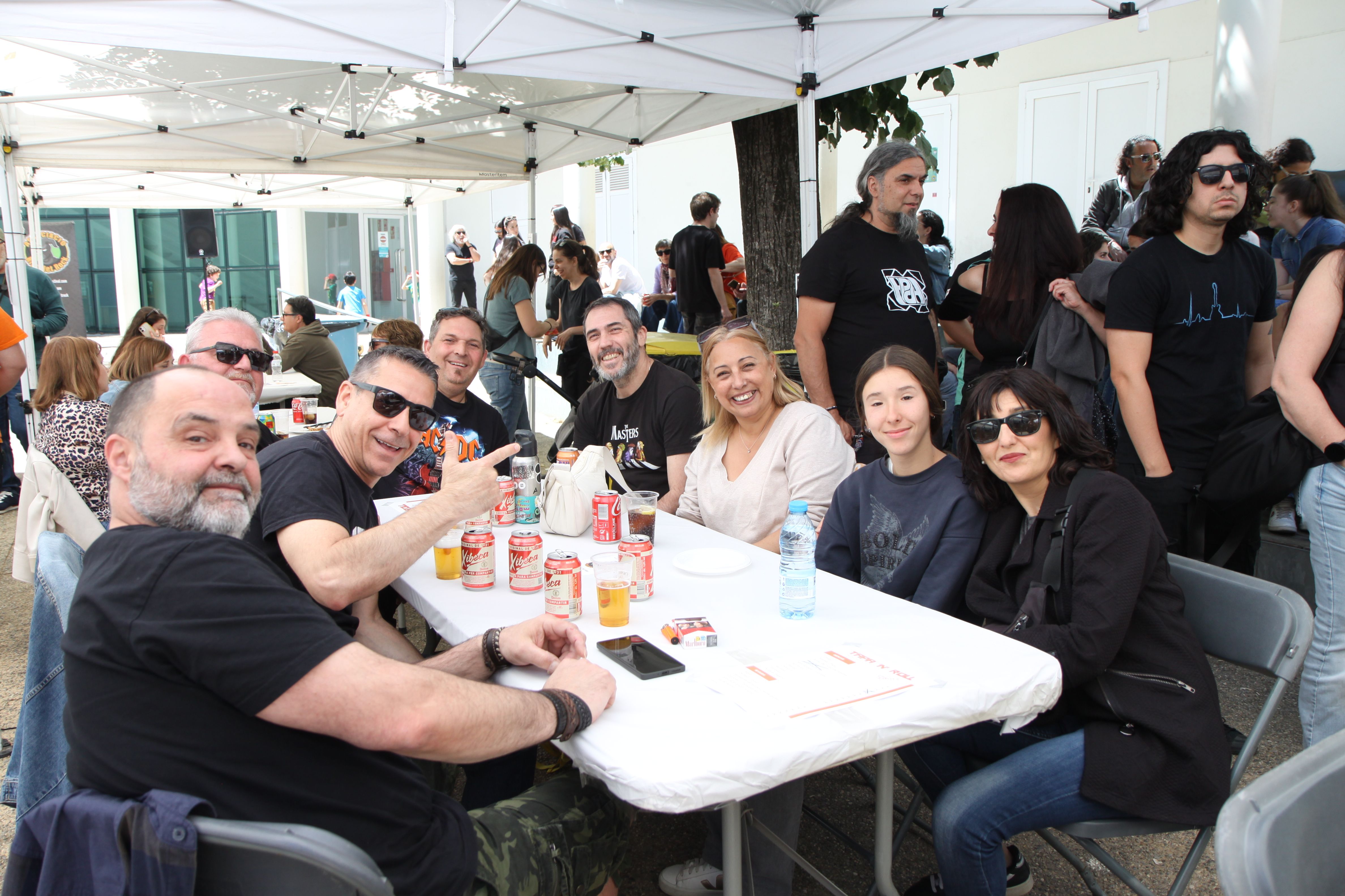 Famílies i amics gaudeixen del 9è Tapa'n'Roll. Foto: Laia Jubany