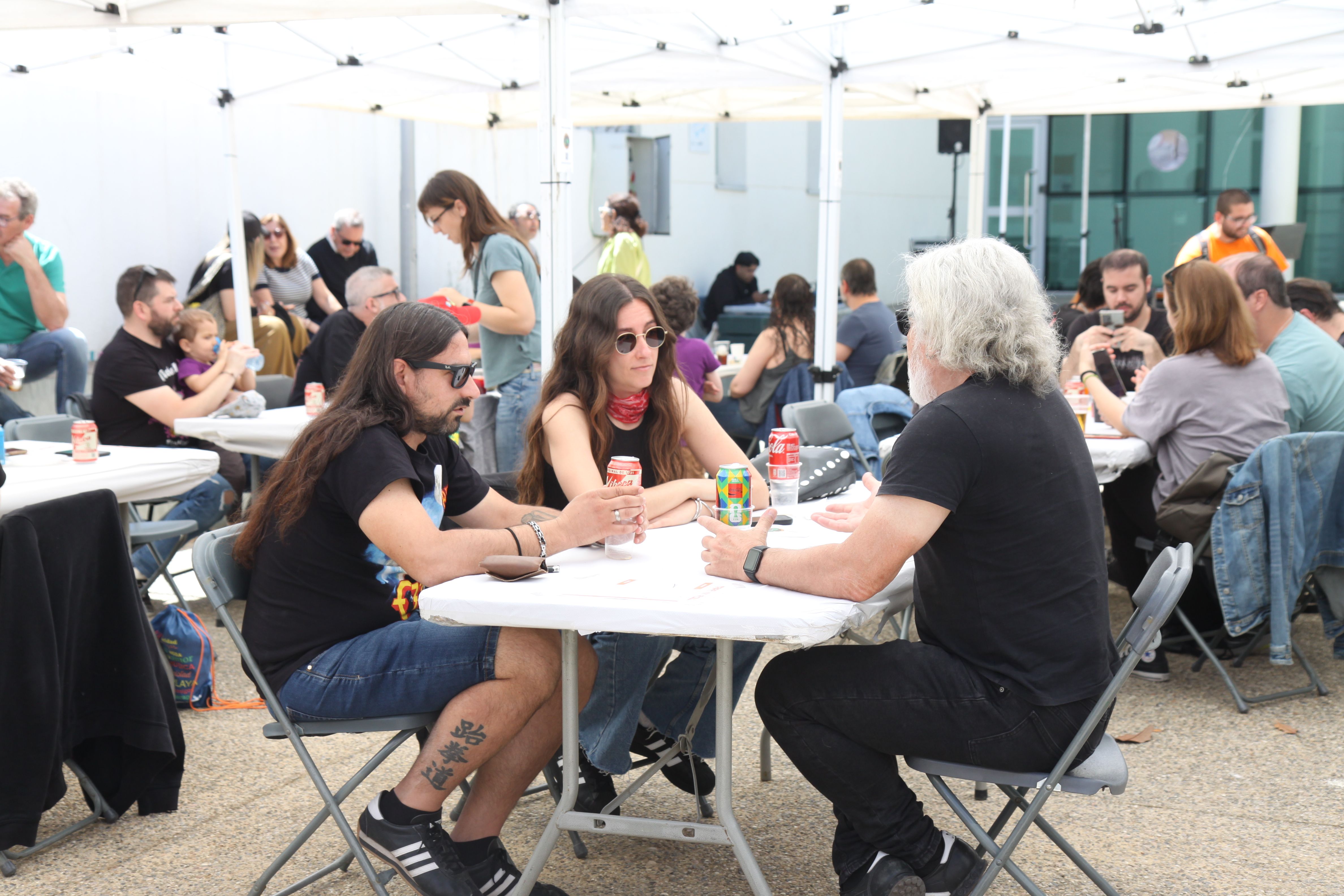 Famílies i amics gaudeixen del 9è Tapa'n'Roll. Foto: Laia Jubany