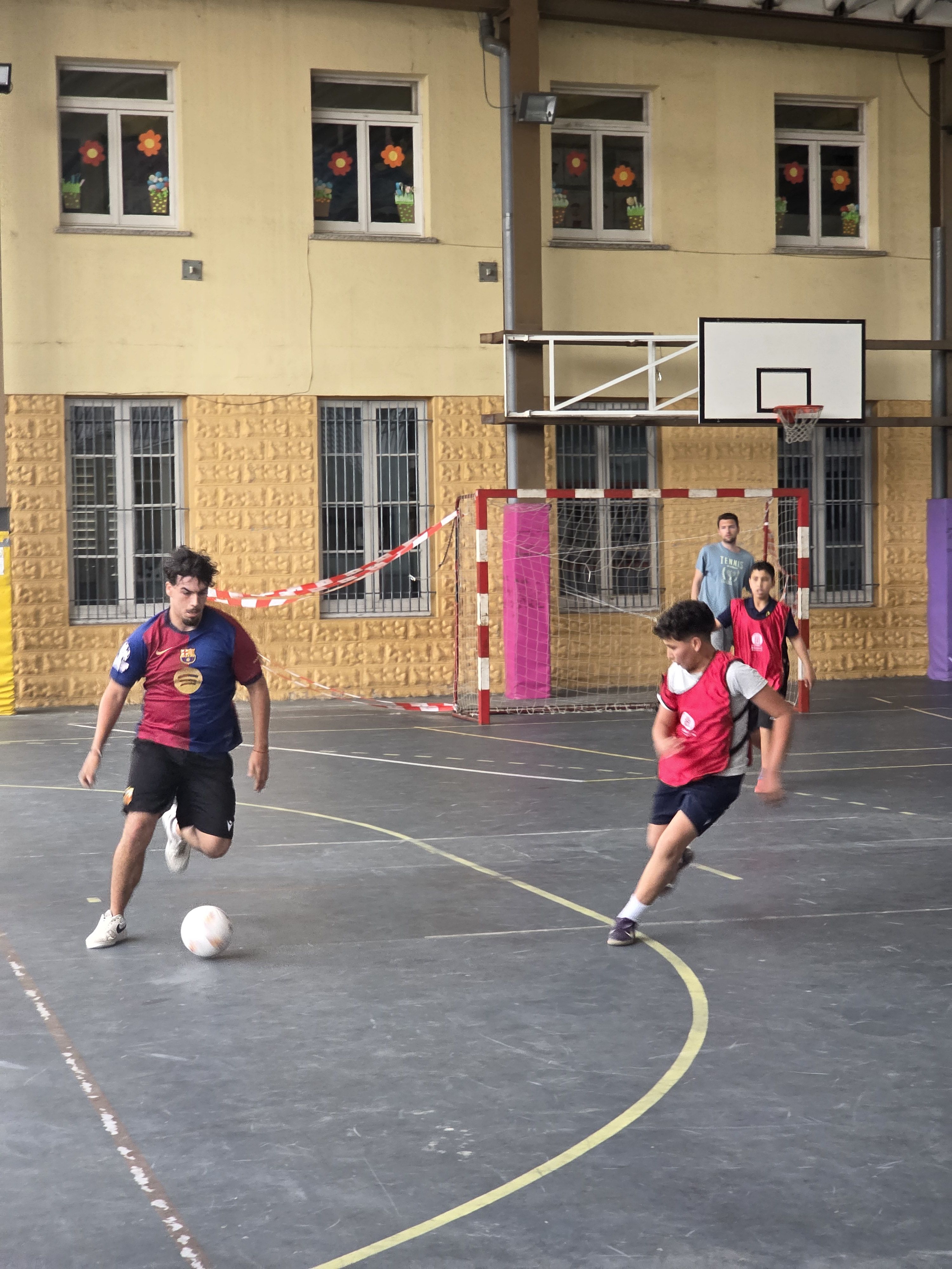 Un partit de futbol sala extraescolar. FOTO: Marc Mata (Arxiu) 