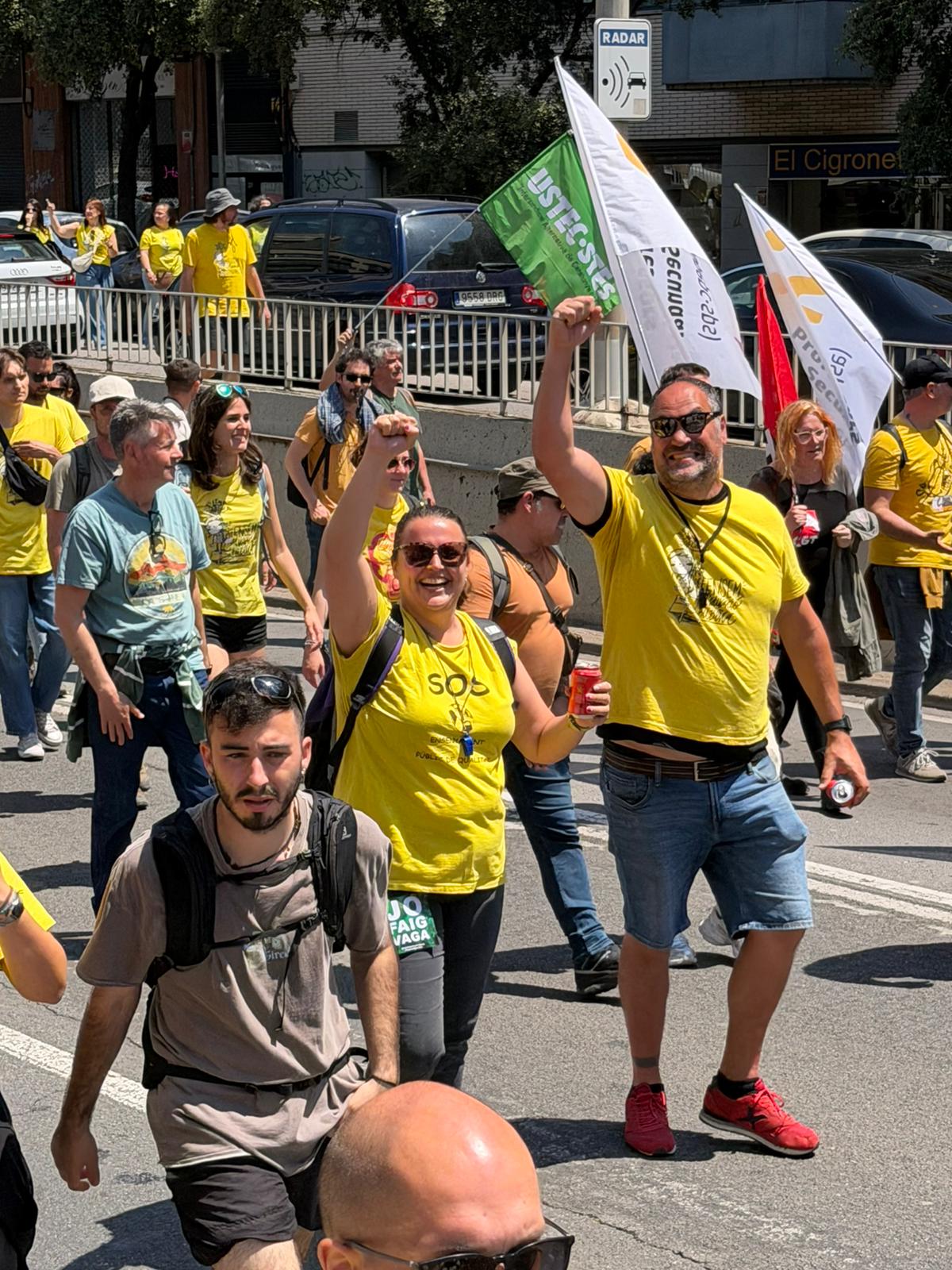 Els docents del Vallès Occidental es manifesten pels carrers de Sabadell. FOTO Anna Lozano (Cedida) 