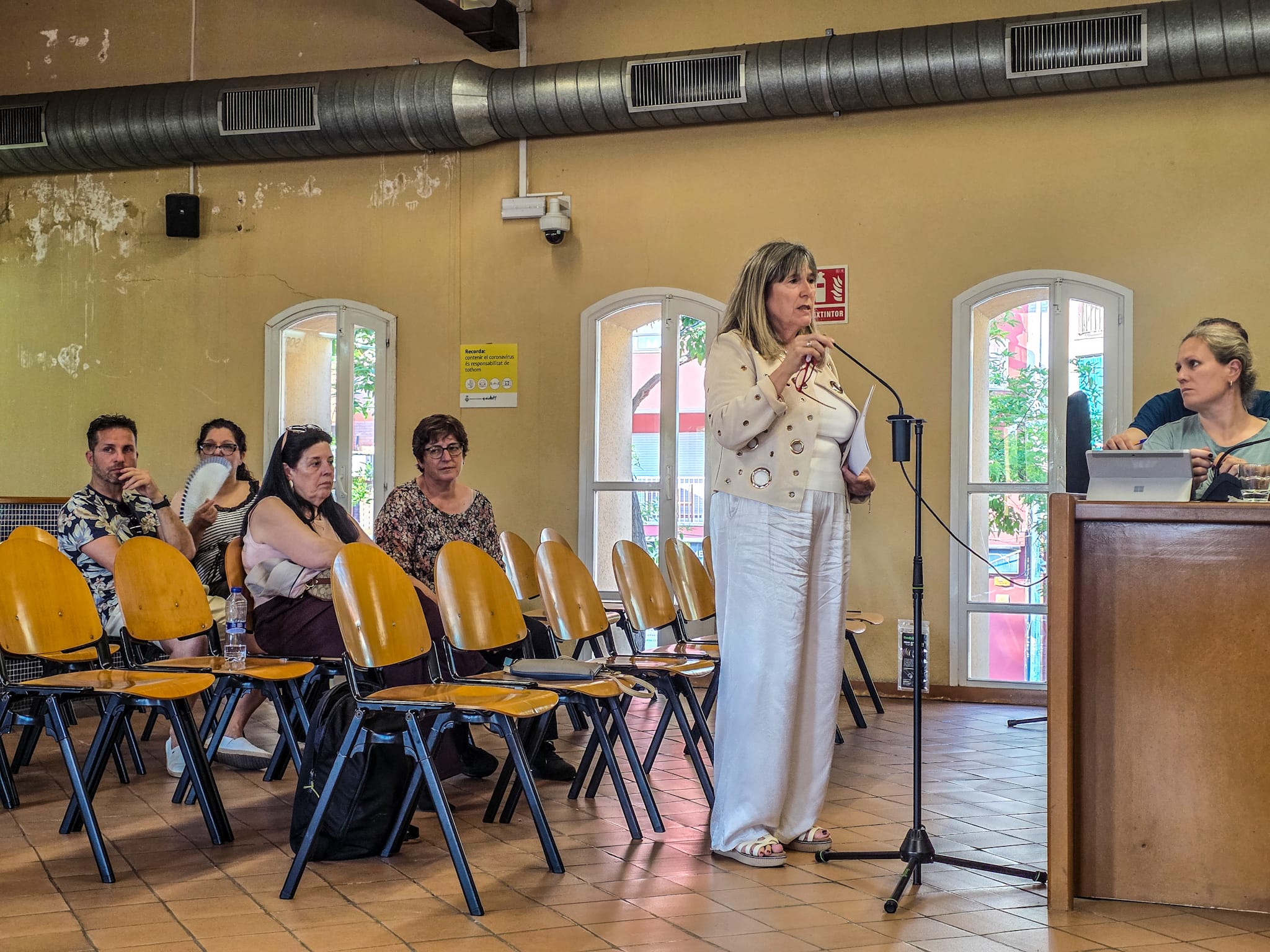 Núria Blasco, defensora de la ciutadania, presentant la Memòria 2025 al ple de maig de 2026. FOTO: Marc Mata 