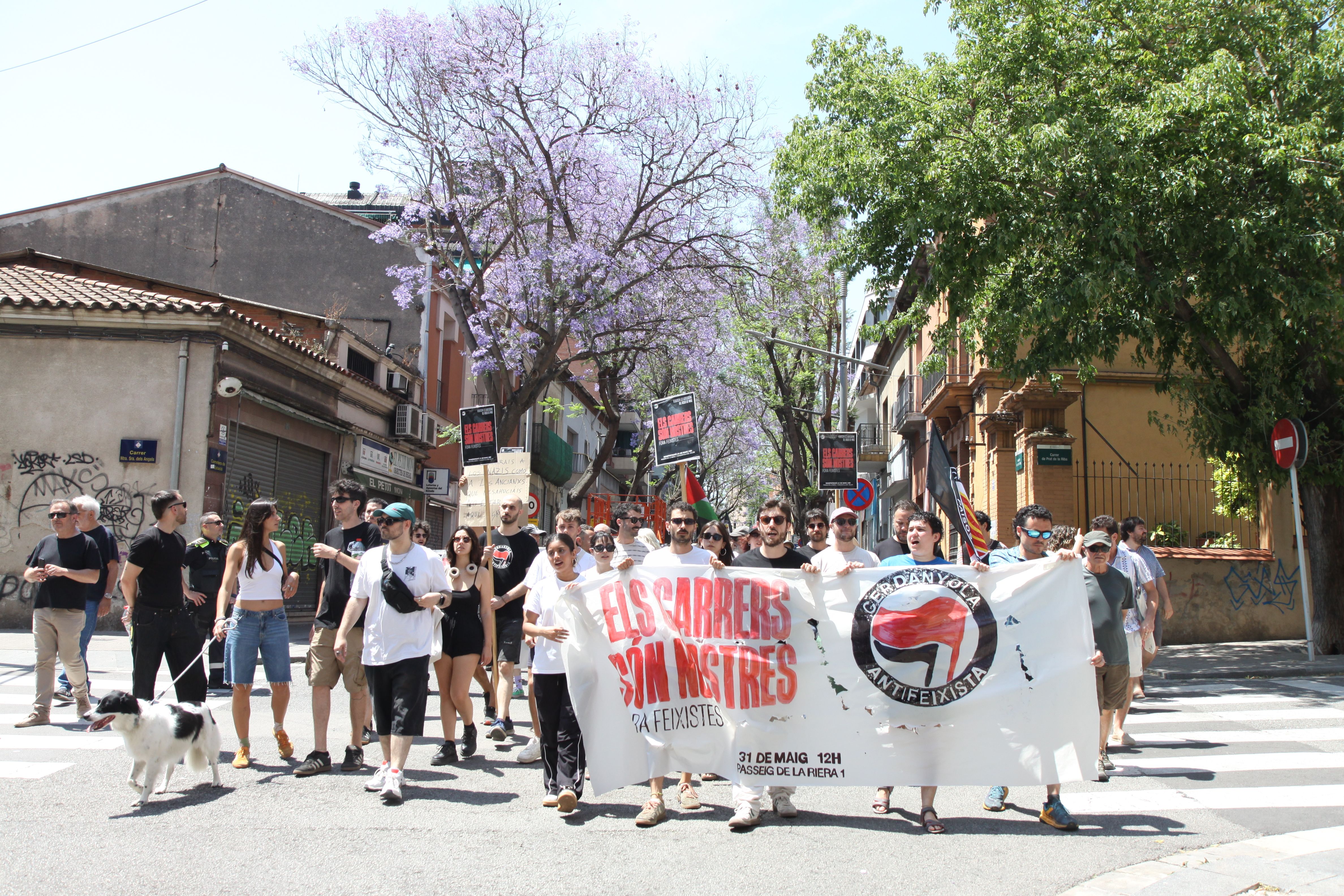 Els manifestants a Quatre Cantons. Foto: Laia Jubany
