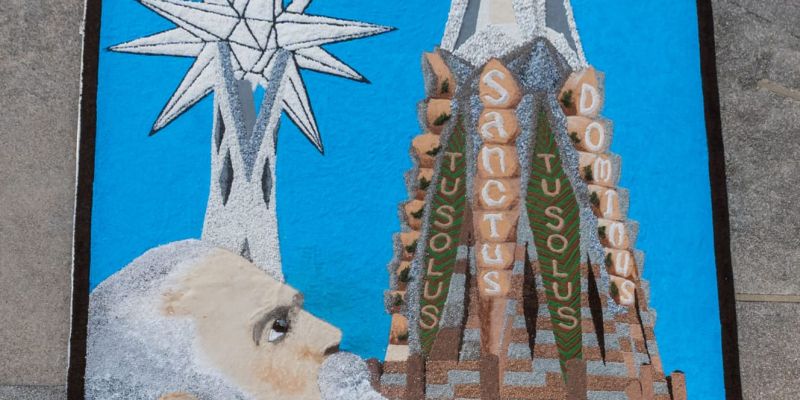 Catifa dedicada a Gaudí a la Sagrada Família. FOTO: Cedida per Ripollet Cultura i Tradició