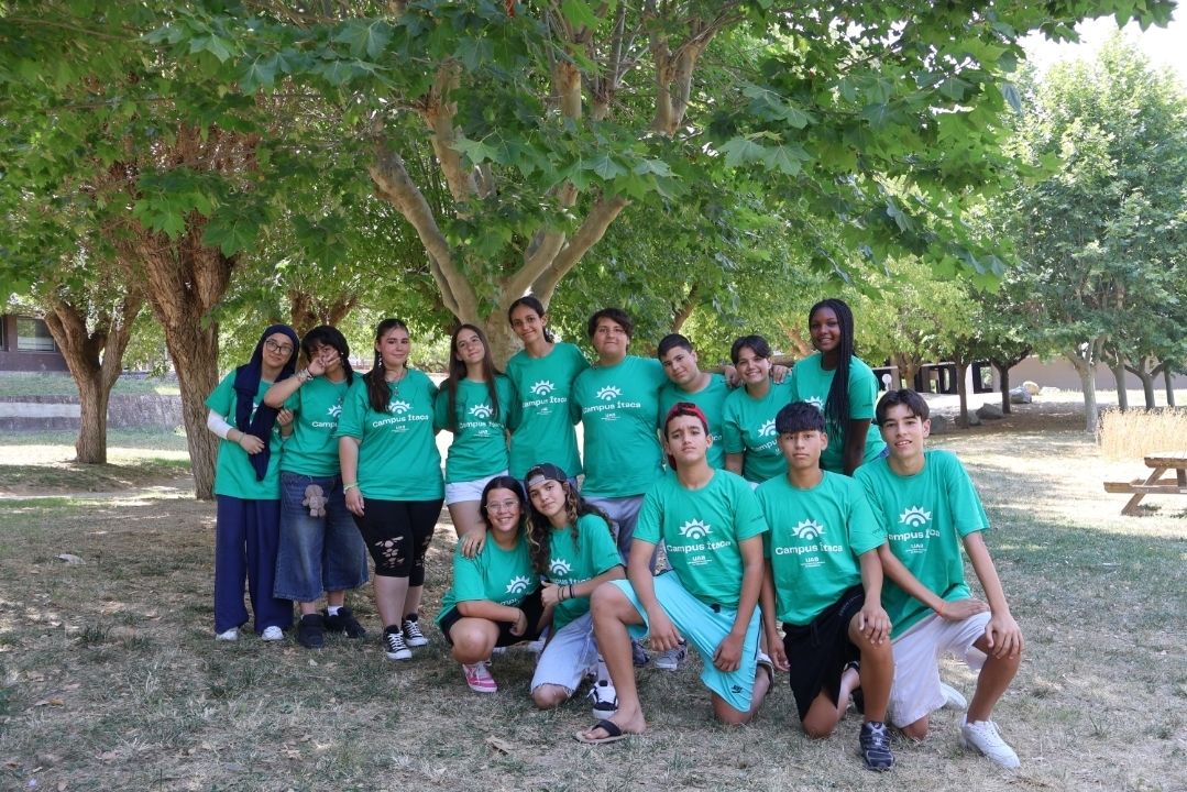 Grup d'estudiants de Ripollet que aquesta setmana han iniciat el Campus Ítaca 2026 a la Universitat Autònoma de Barcelona. FOTO: UAB