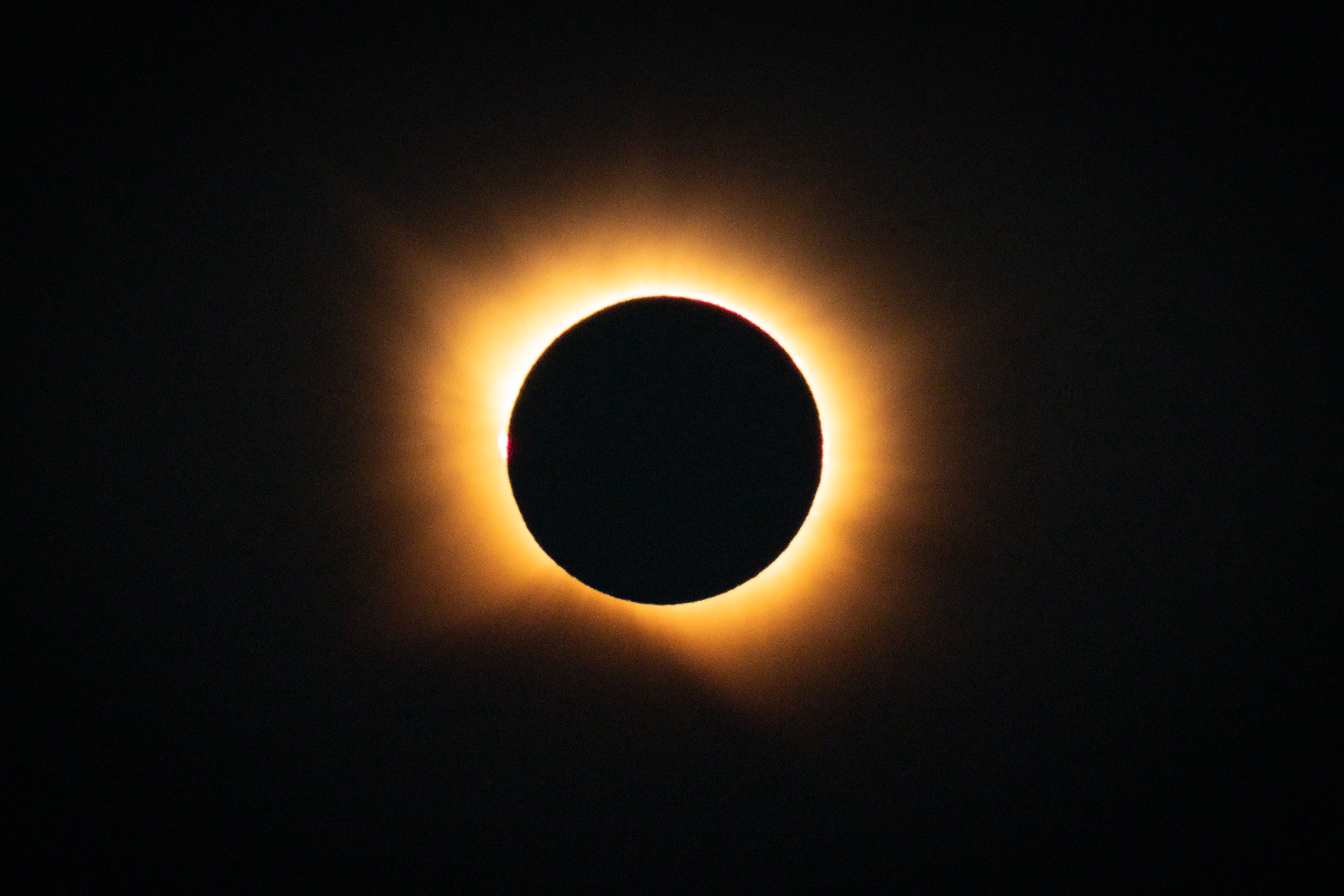La corona solar en l'eclipsi total de Catalunya. Foto: Jordi Borràs (ACN)