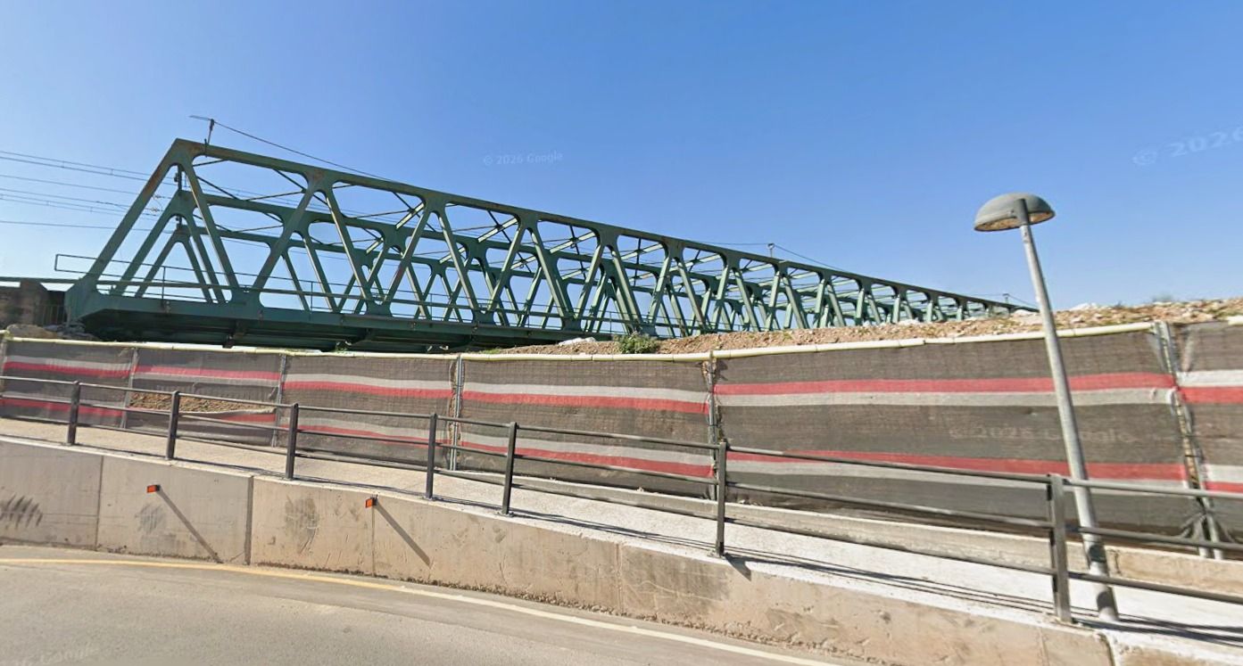 Vista de Google Maps del pont ferroviari sobre el riu Ripoll a Montcada. Foto: Google Maps