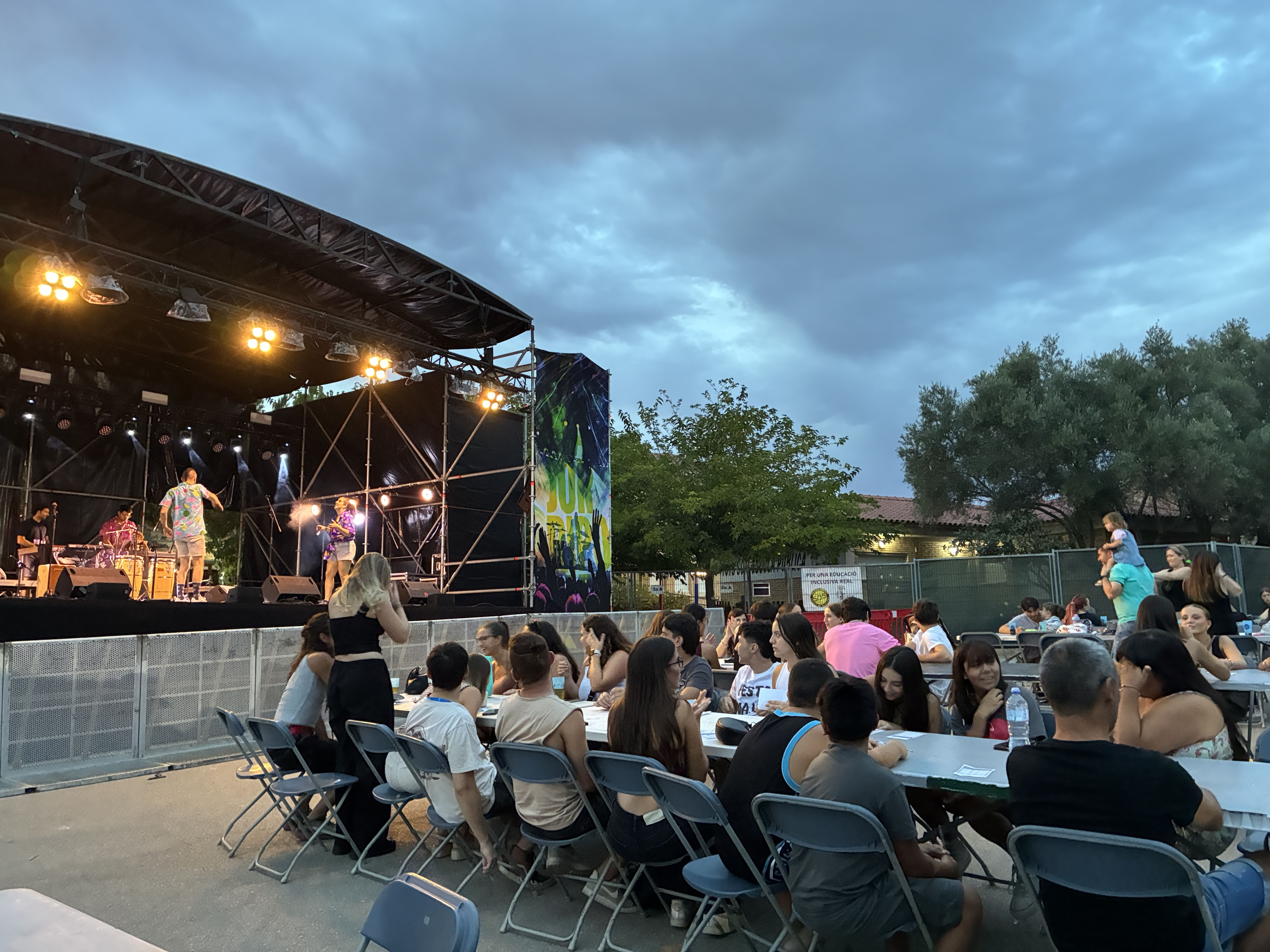 Moments del bingo musical. Foto: Laia Jubany