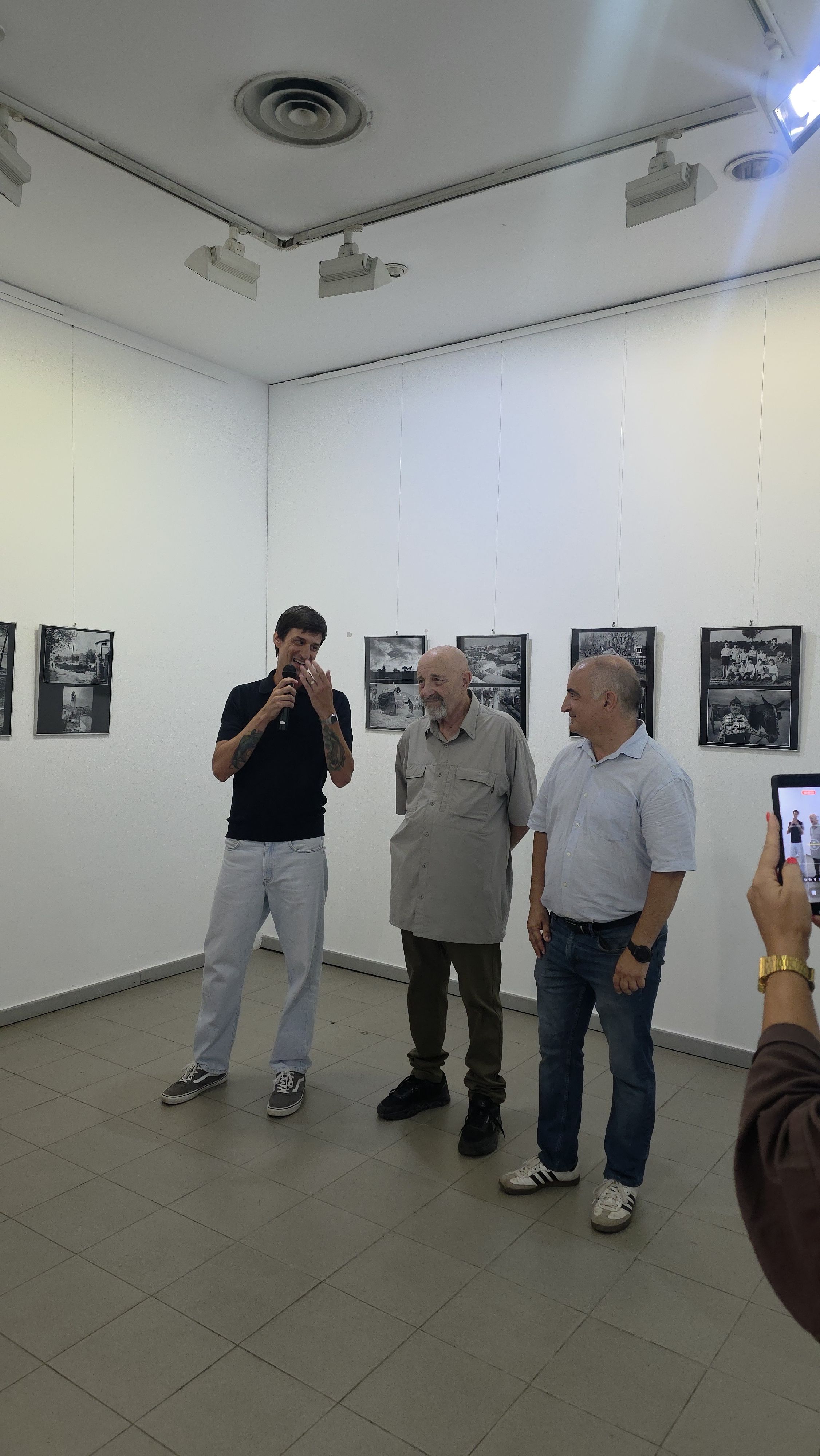 Inaugurada l'exposició "60  anys de mirades". FOTO: Marc Mata