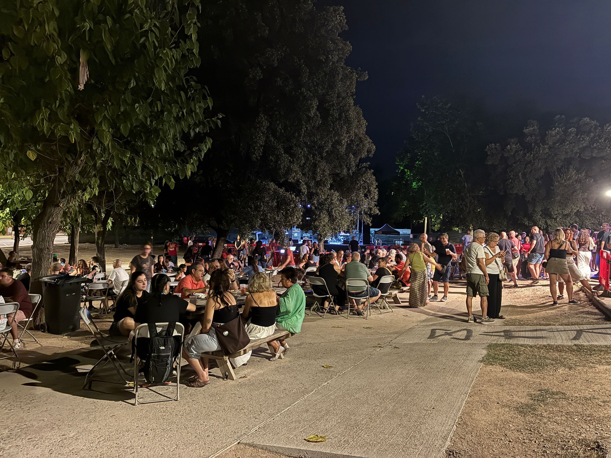 El parc Gassó Vargas ple durant la primera nit del Xiringo. Foto: Laia Jubany