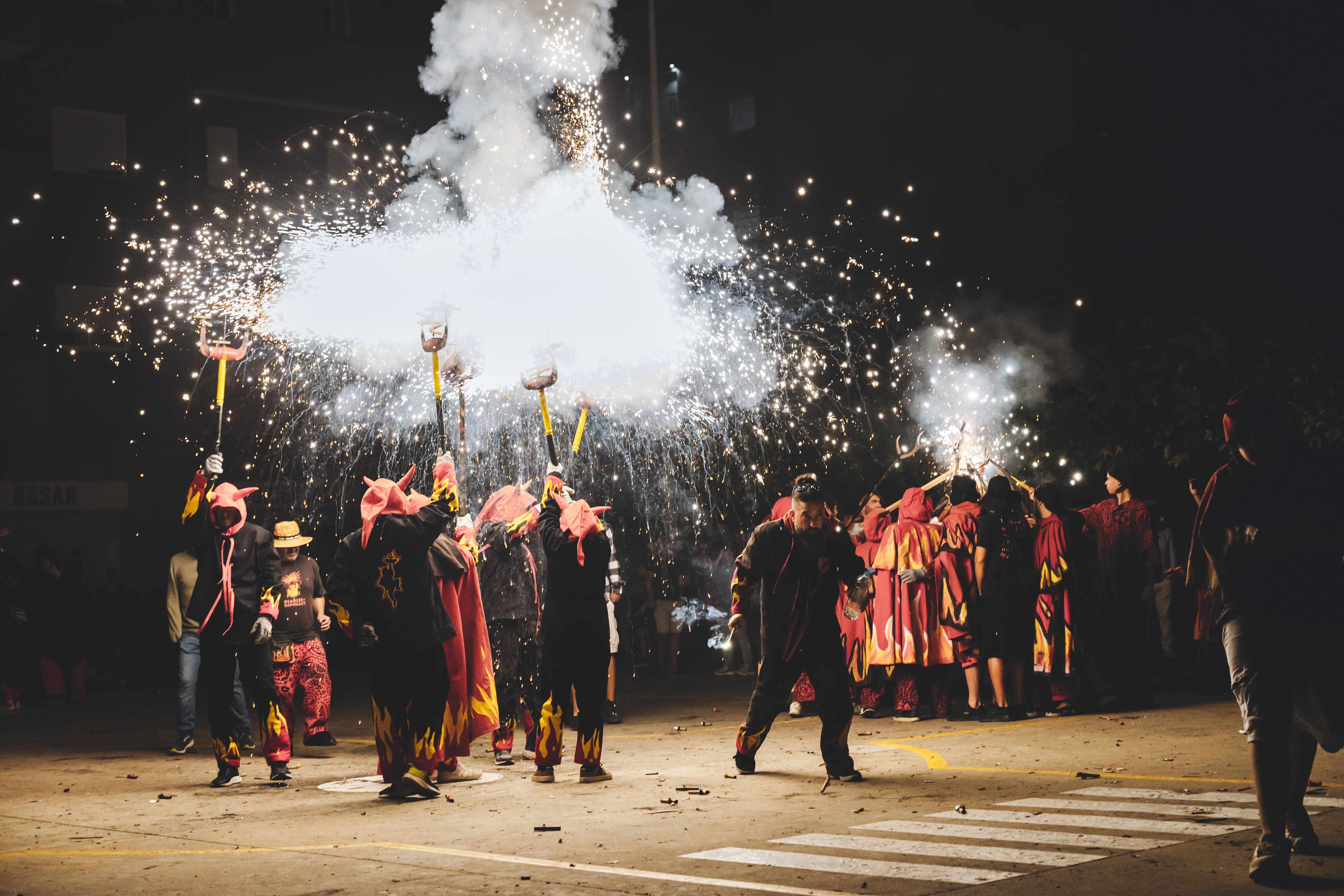 Correfoc i versots dels Diables de Ripollet. FOTO Arnau Padilla (8)