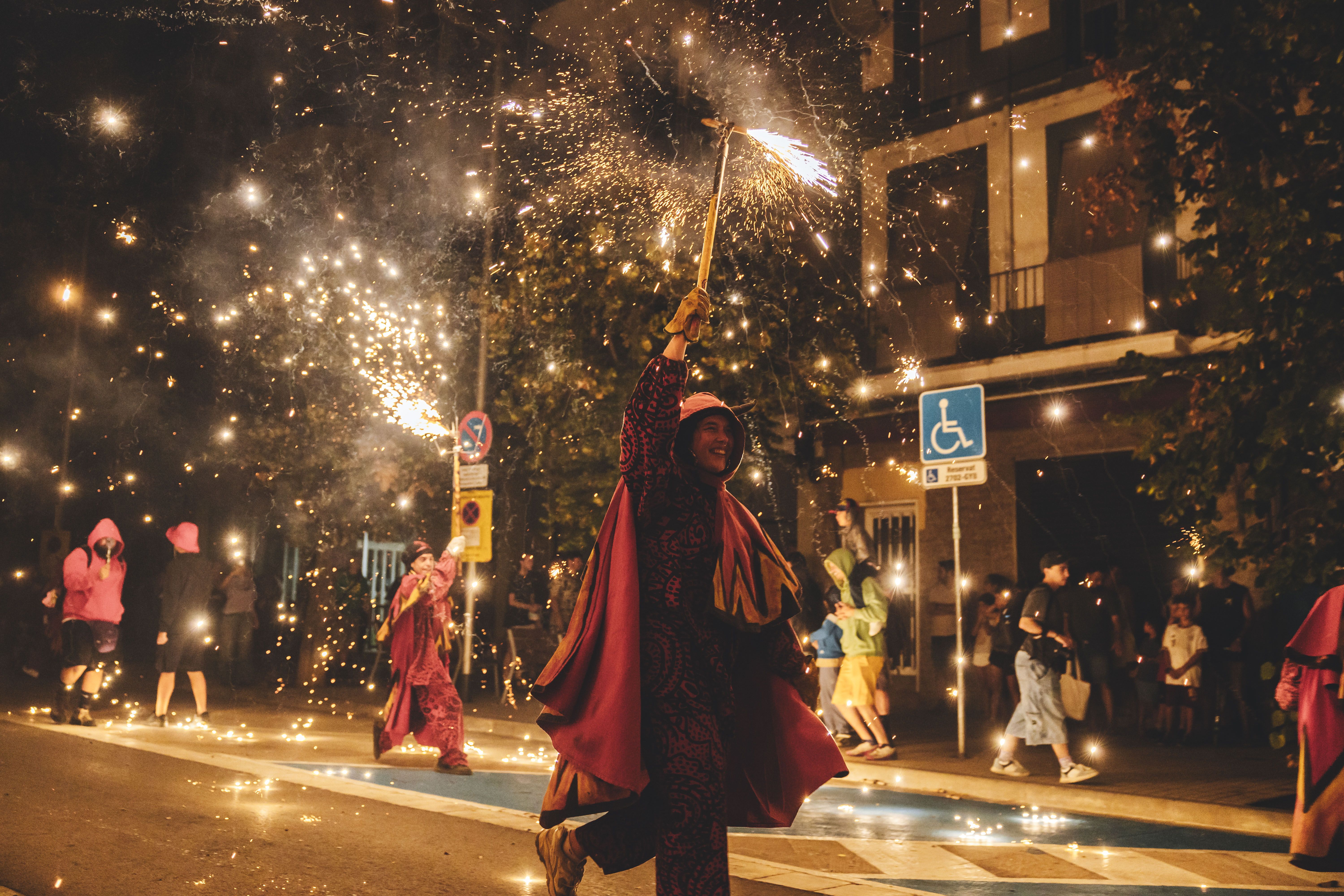 Correfoc i versots dels Diables de Ripollet. FOTO Arnau Padilla (15)