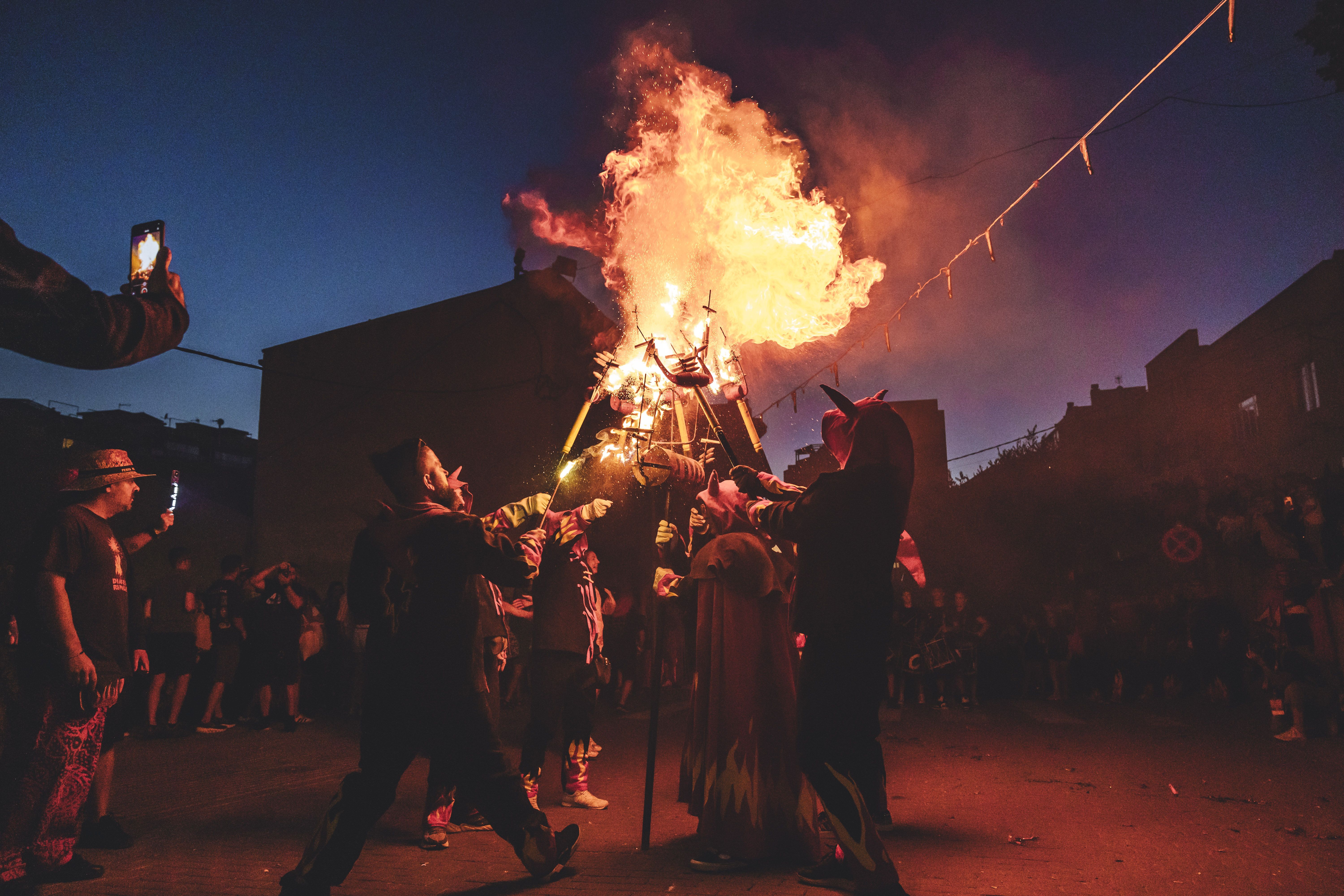 Correfoc i versots dels Diables de Ripollet. FOTO Arnau Padilla 