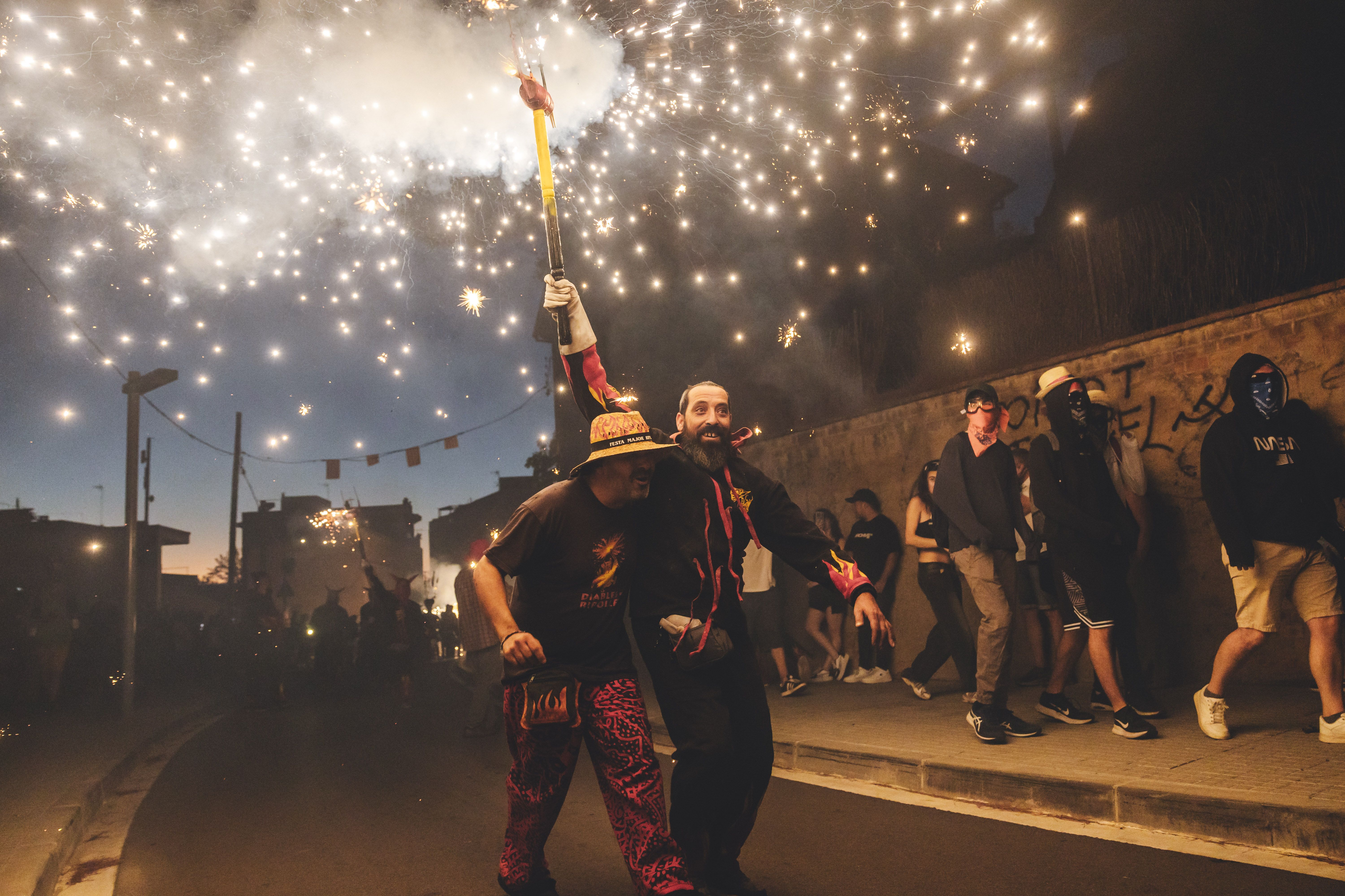 Correfoc i versots dels Diables de Ripollet. FOTO Arnau Padilla 