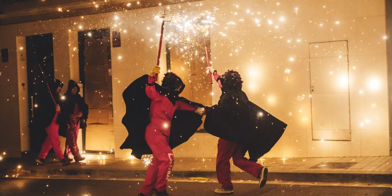 Correfoc i versots dels Diables de Ripollet. FOTO Arnau Padilla 