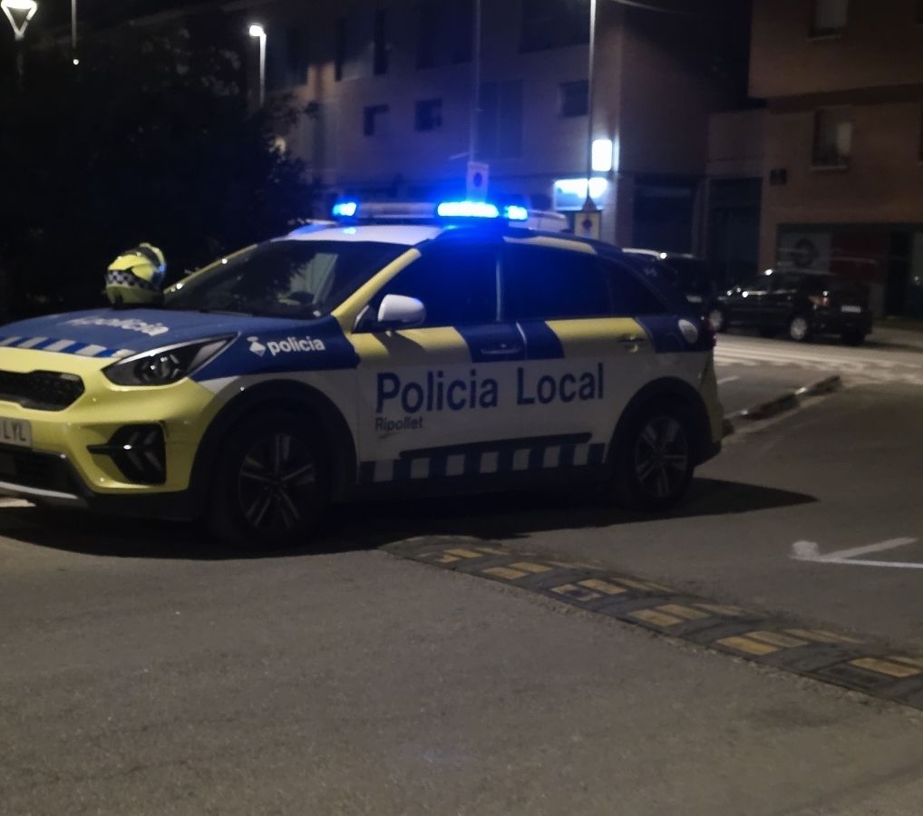 Un cotxe de policia local en un servei aquesta Festa Major. FOTO: TOT Ripollet   