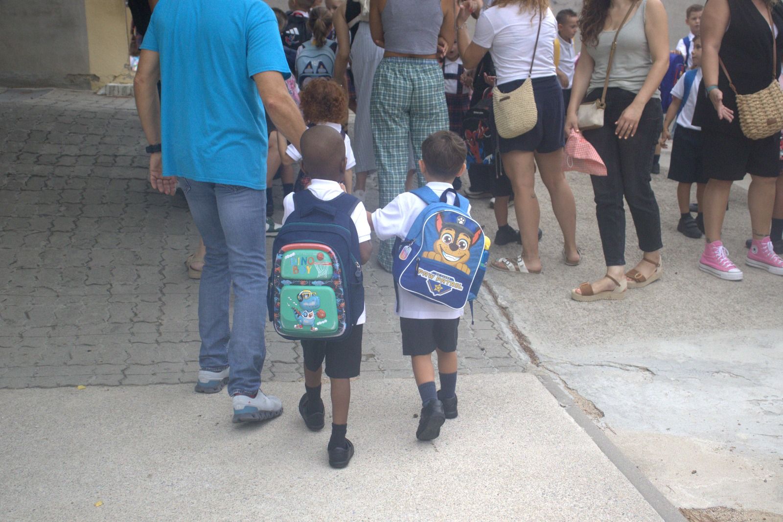 Primer dia de la tornada a l’escola curs 2025-2026. FOTO: Marc Mata (periodista del TOT Ripollet) 
