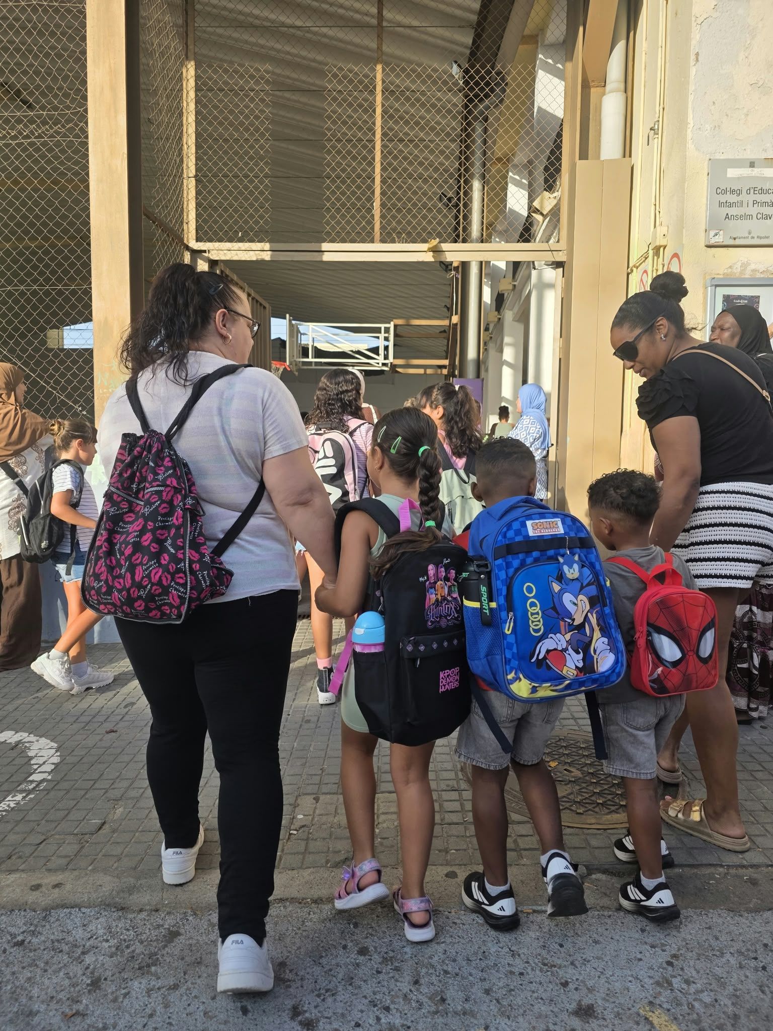 Primer dia de la tornada a l’escola curs 2026-2027. FOTO: Marc Mata (periodista del TOT Ripollet)