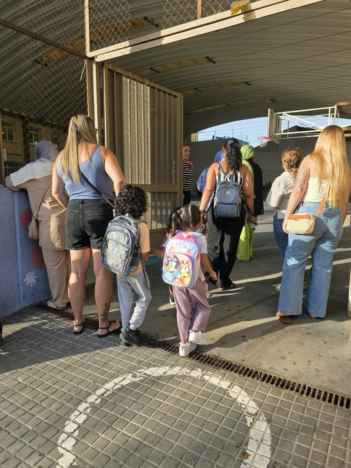Els alumnes de l'Anselm Clavé tornen al cole. FOTO Marc Mata (TOT Ripollet) 