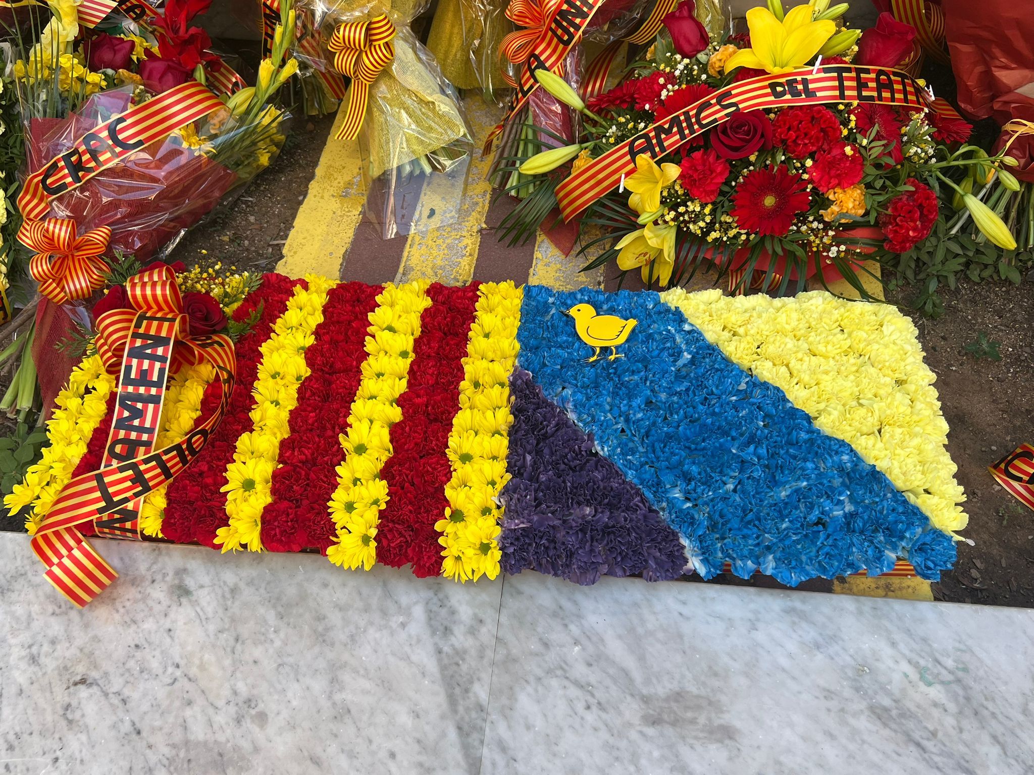 Ofrena floral Diada Nacional de Catalunya 2025. FOTO Marc Mata