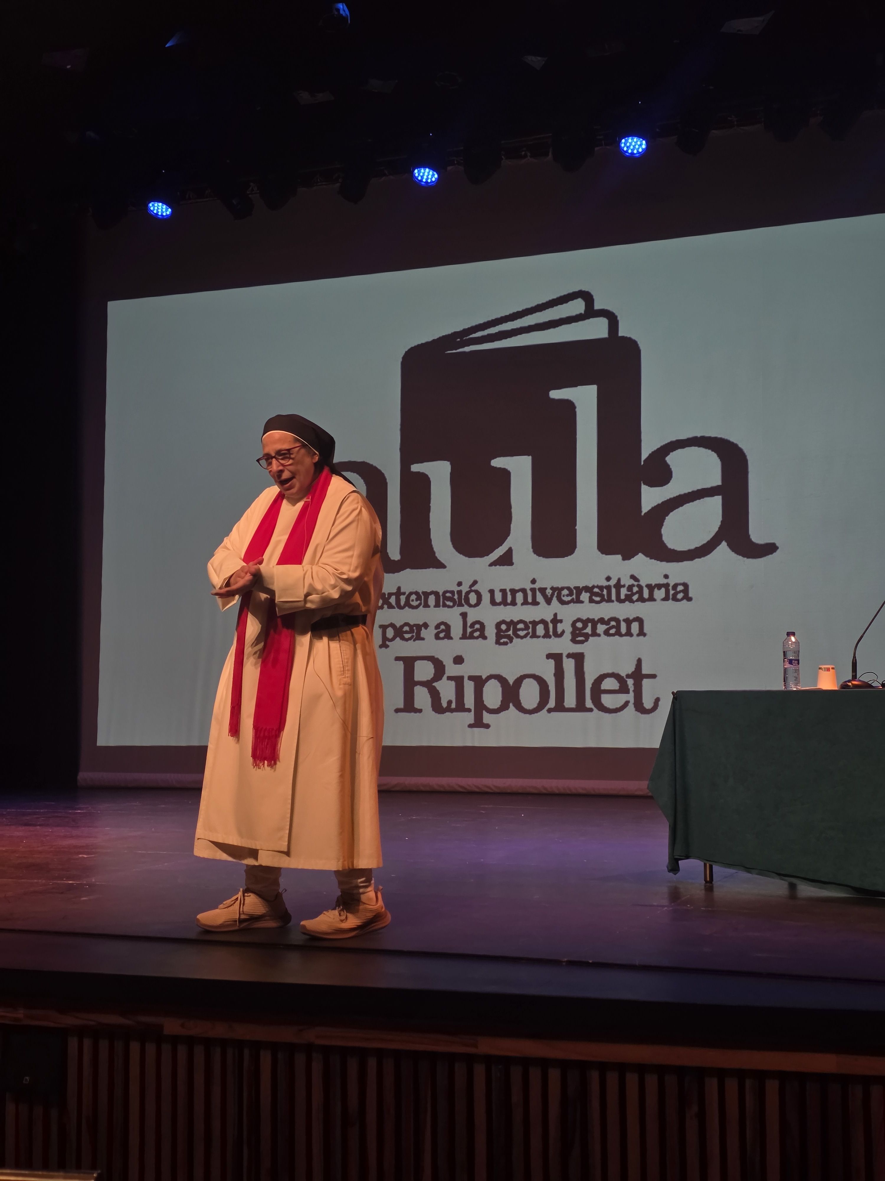Sor Lucía Caram inaugura el nou curs de l’Aula d’Extensió Universitària. FOTO: Marc Mata