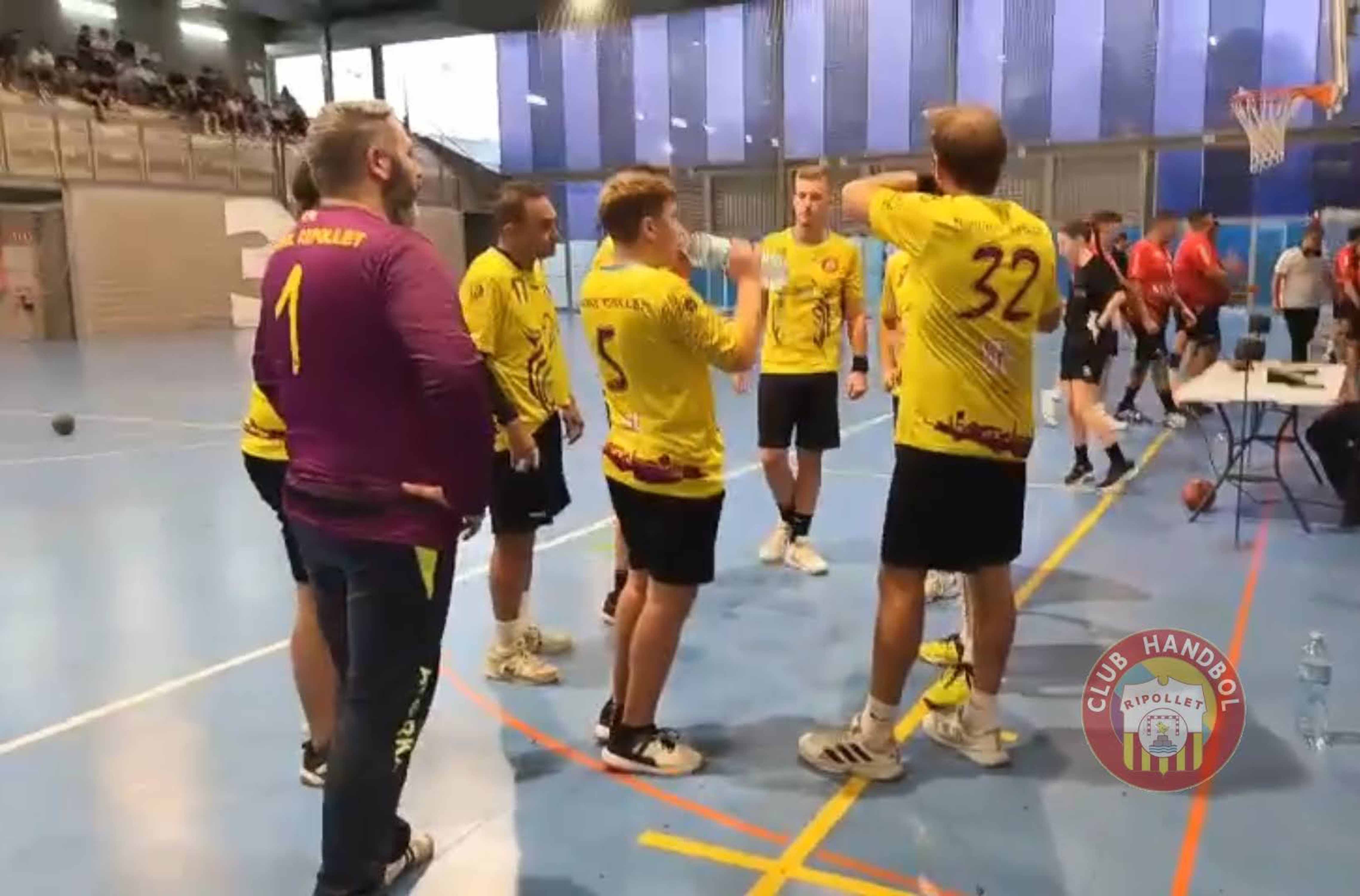 Moment de descans en el partit del CH Ripollet contra el Sant Boi. Foto: CH Ripollet